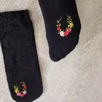 جوراب گلدوزی با دست طرح نعل رنگ قرمز