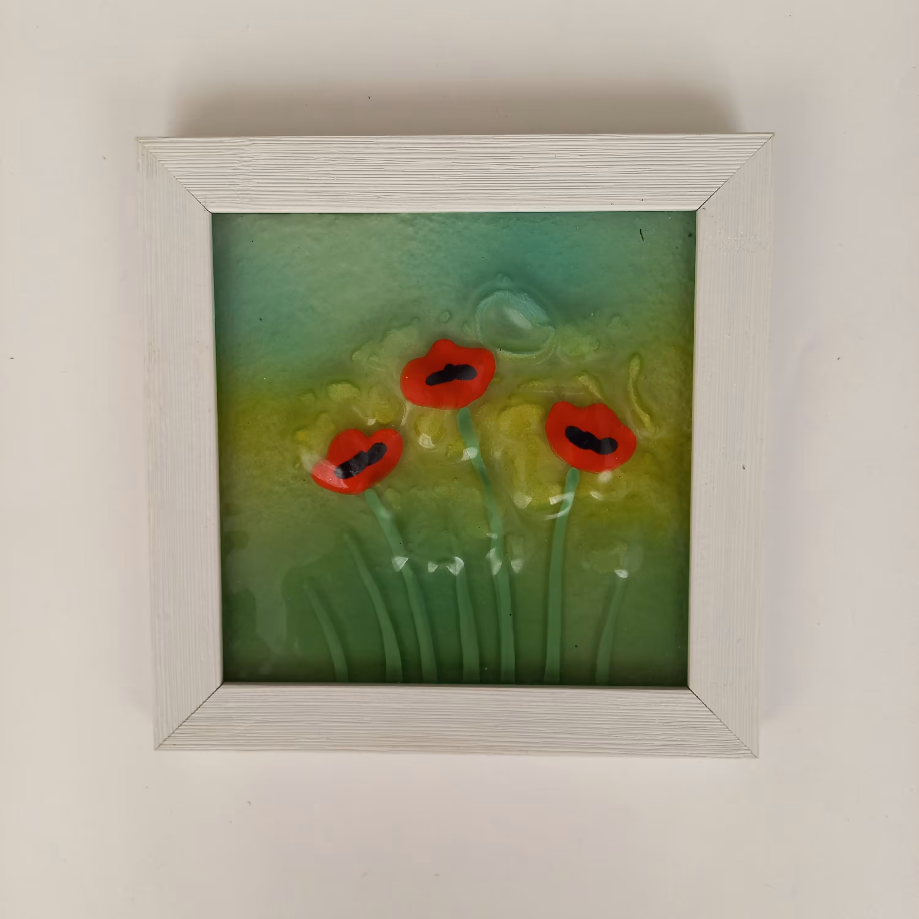 تابلو شیشه ای شعر دستساز شقایق ها با قاب سفید از مجموعه بهاری