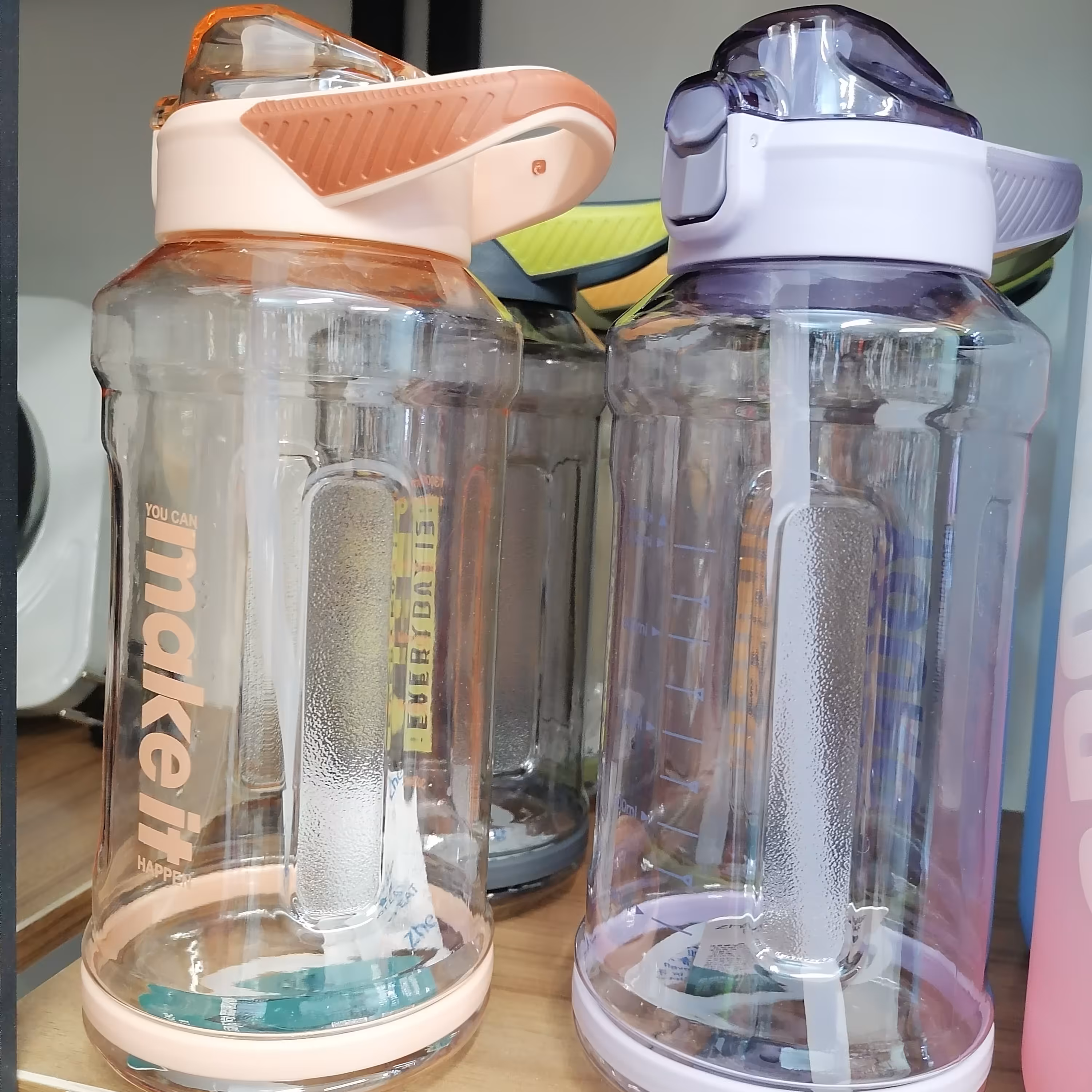 قمقمه آب وارداتی درب پیچی محافظ دار نی دار سایز بزرگ