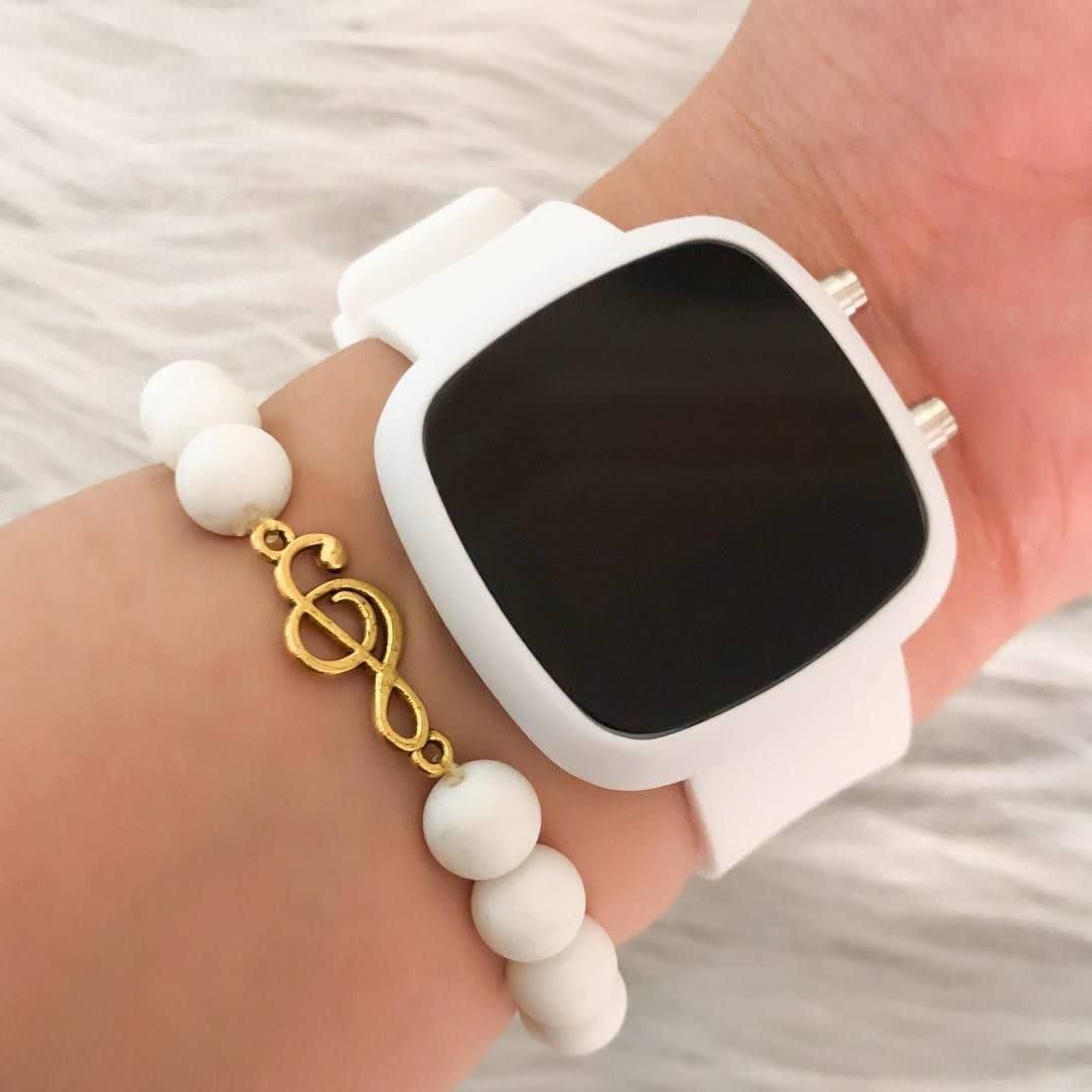 ساعت مچی ال ای دی بند ژله ای تیناسادات شاپ همراه با دستبند مهره ای سفید ارسالرایگان