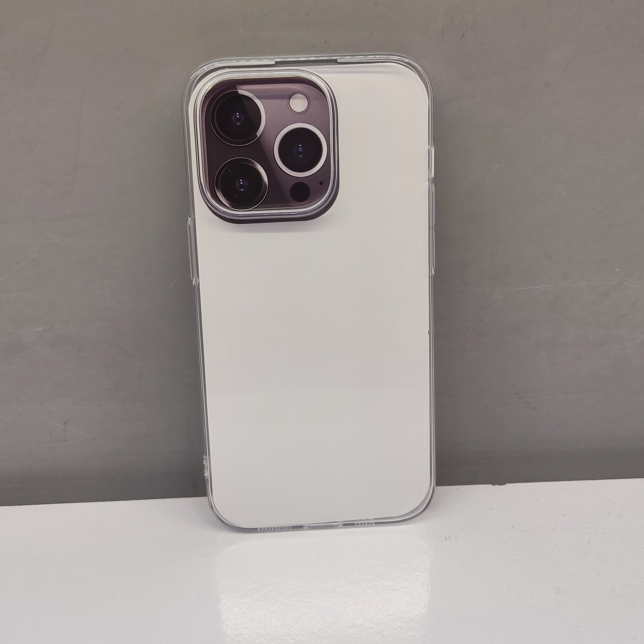 قاب گوشی مگ سیف مدل ایفون 14 برند رسی سفید