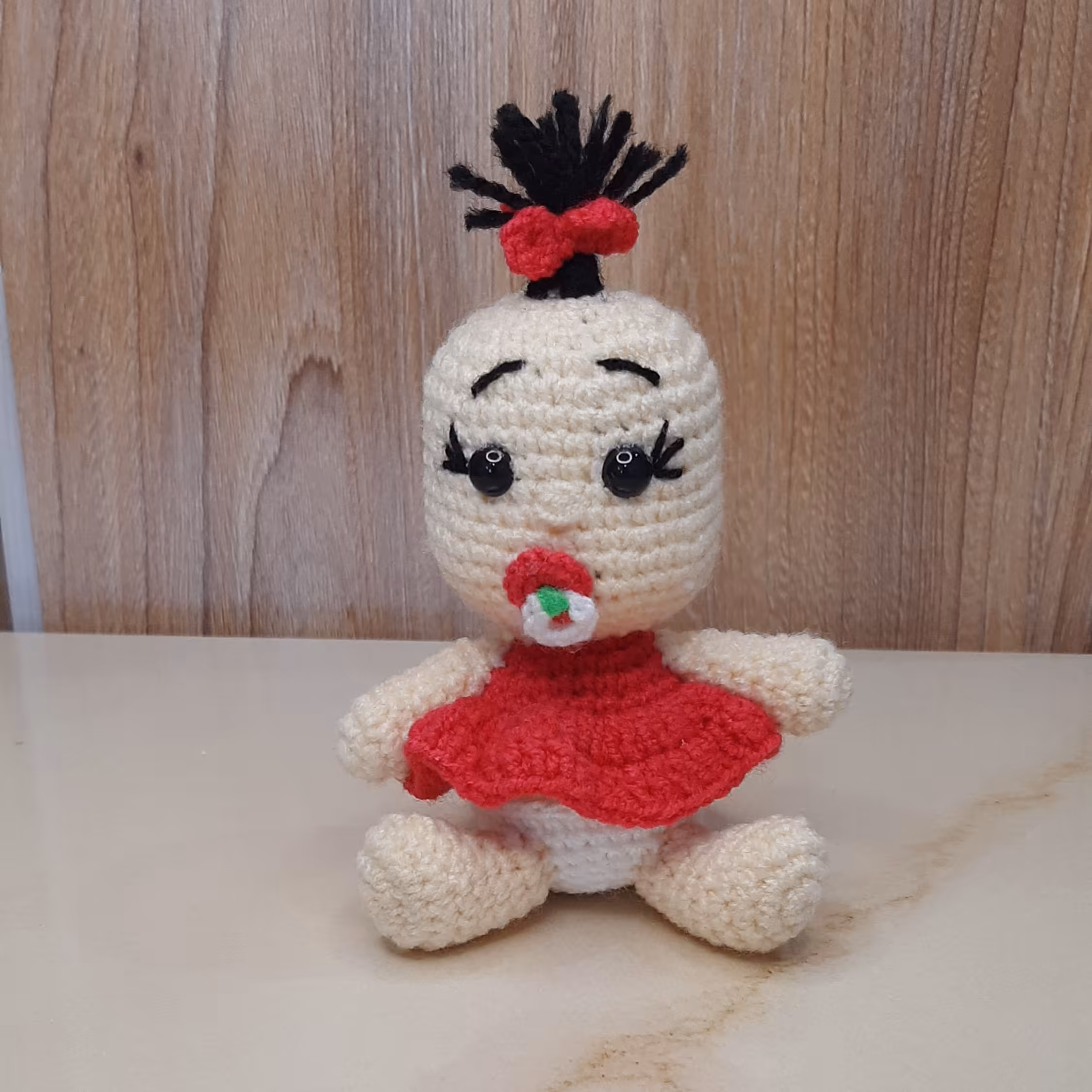 نینی دختر بافتنی