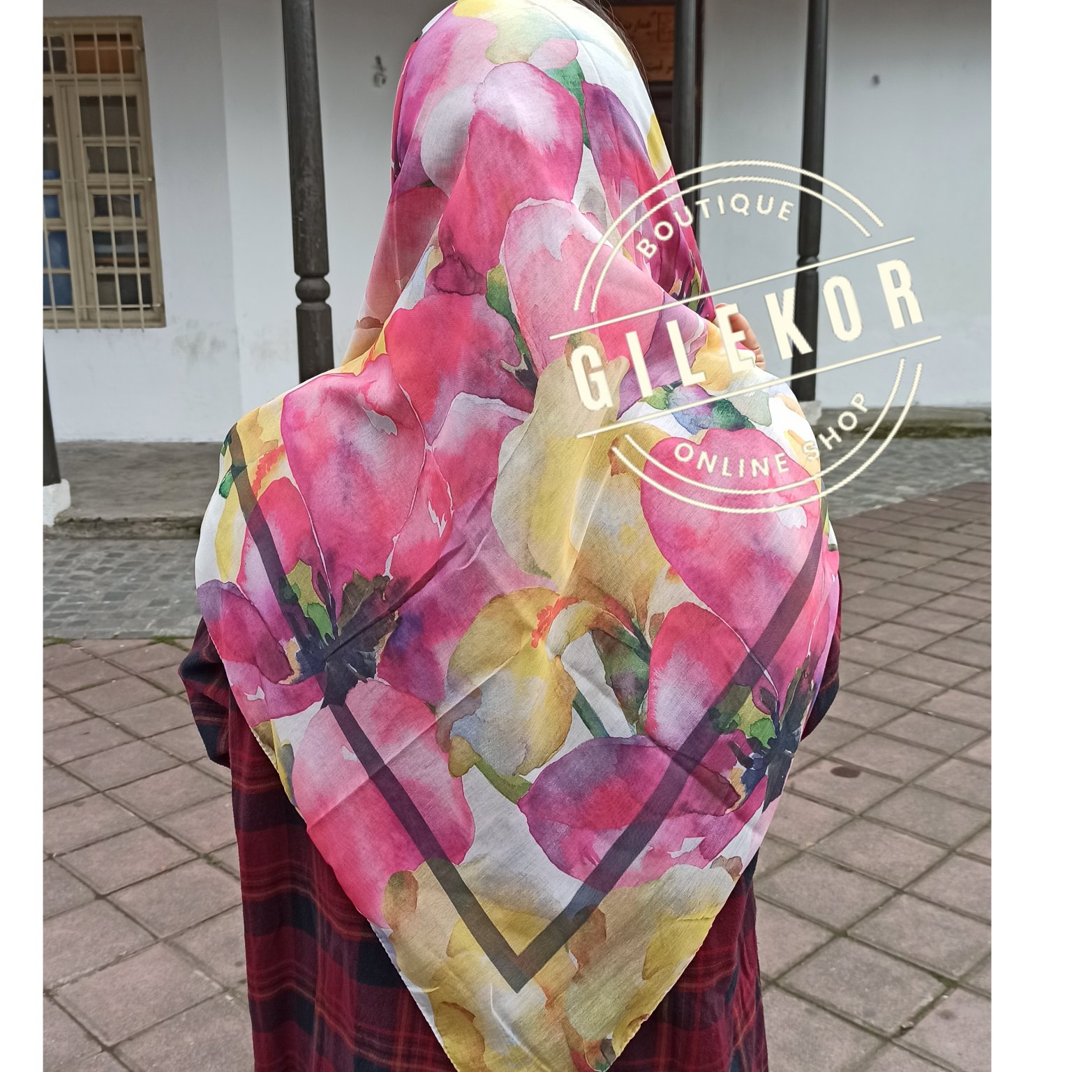 روسری نخی معروف به طرح آبرنگی مدل کلاسیک