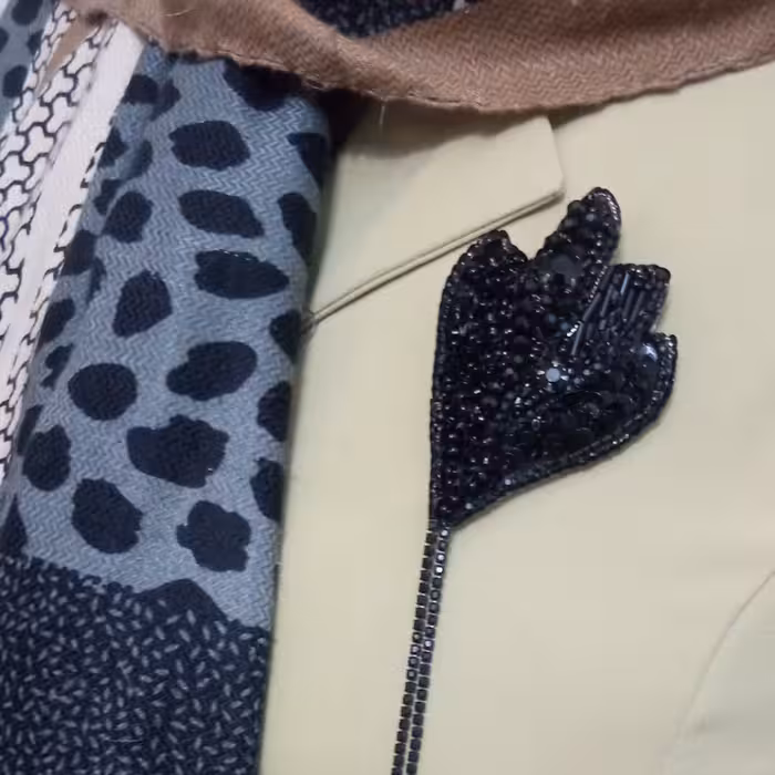 سنجاق سینه کد 0011جواهر دوزی طرح گل فانتزی