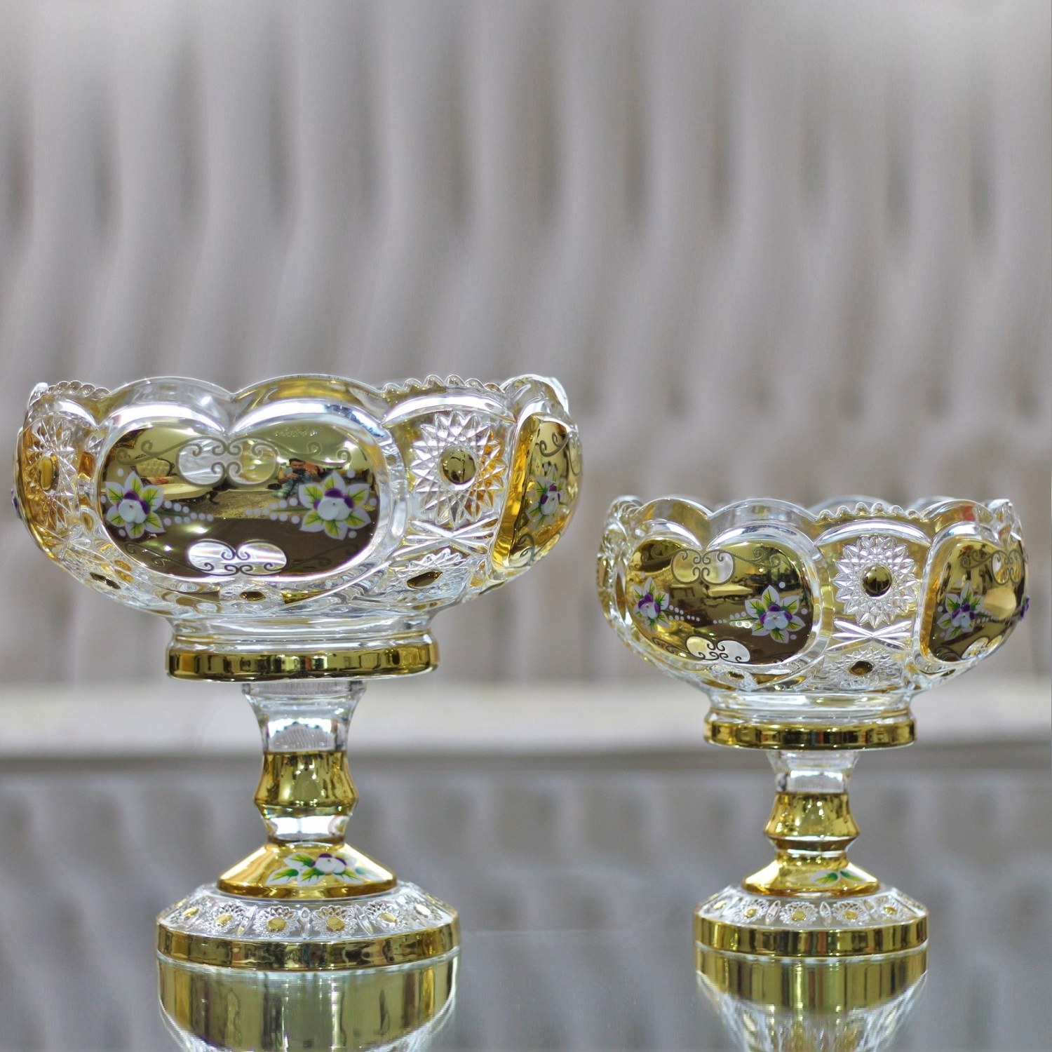 کاسه اجیل پایه دار طلایی گلدار بزرگ چین (سایز بزرگ)