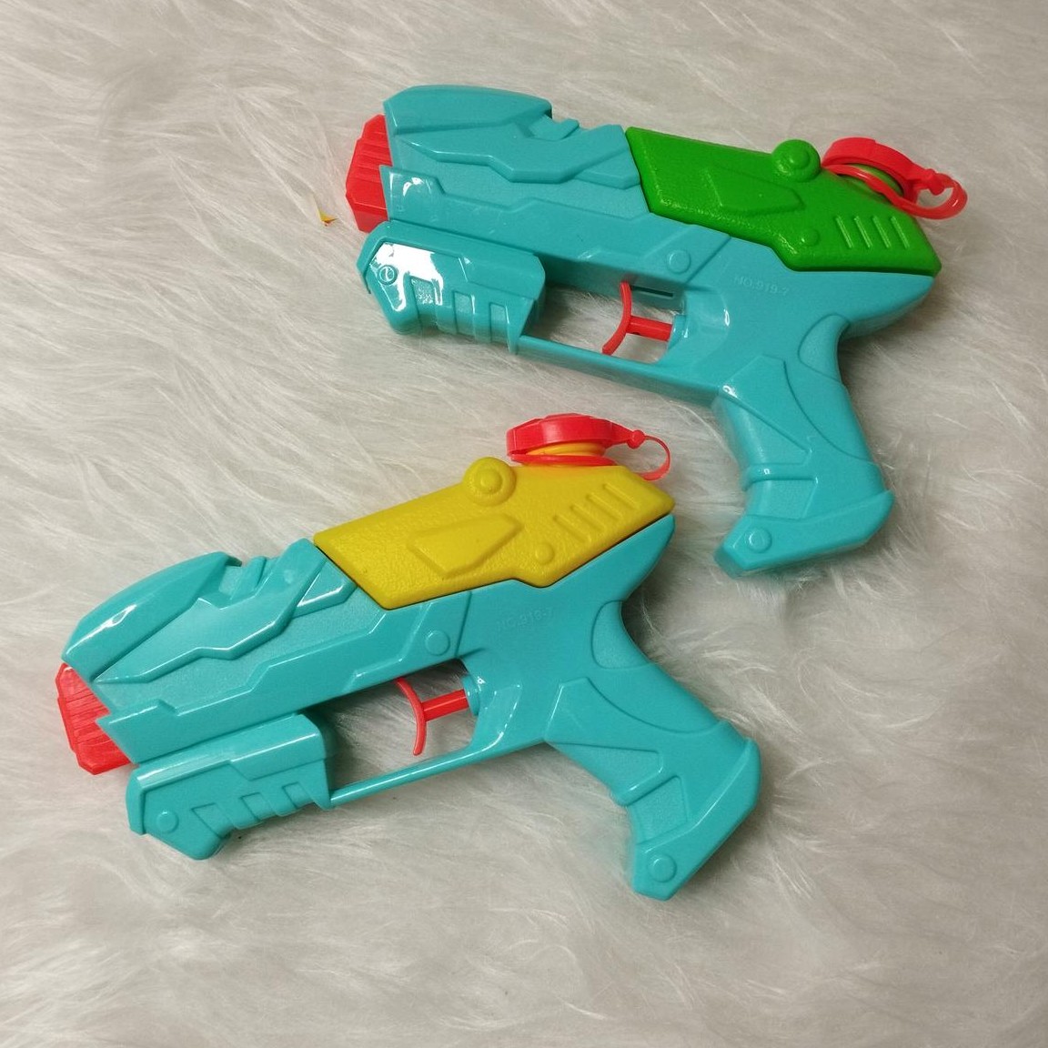 اسباب بازی تفنگ آبپاش با کیفیت بالا مخزن نسبتا بزرگ رنگ سبز آبی 