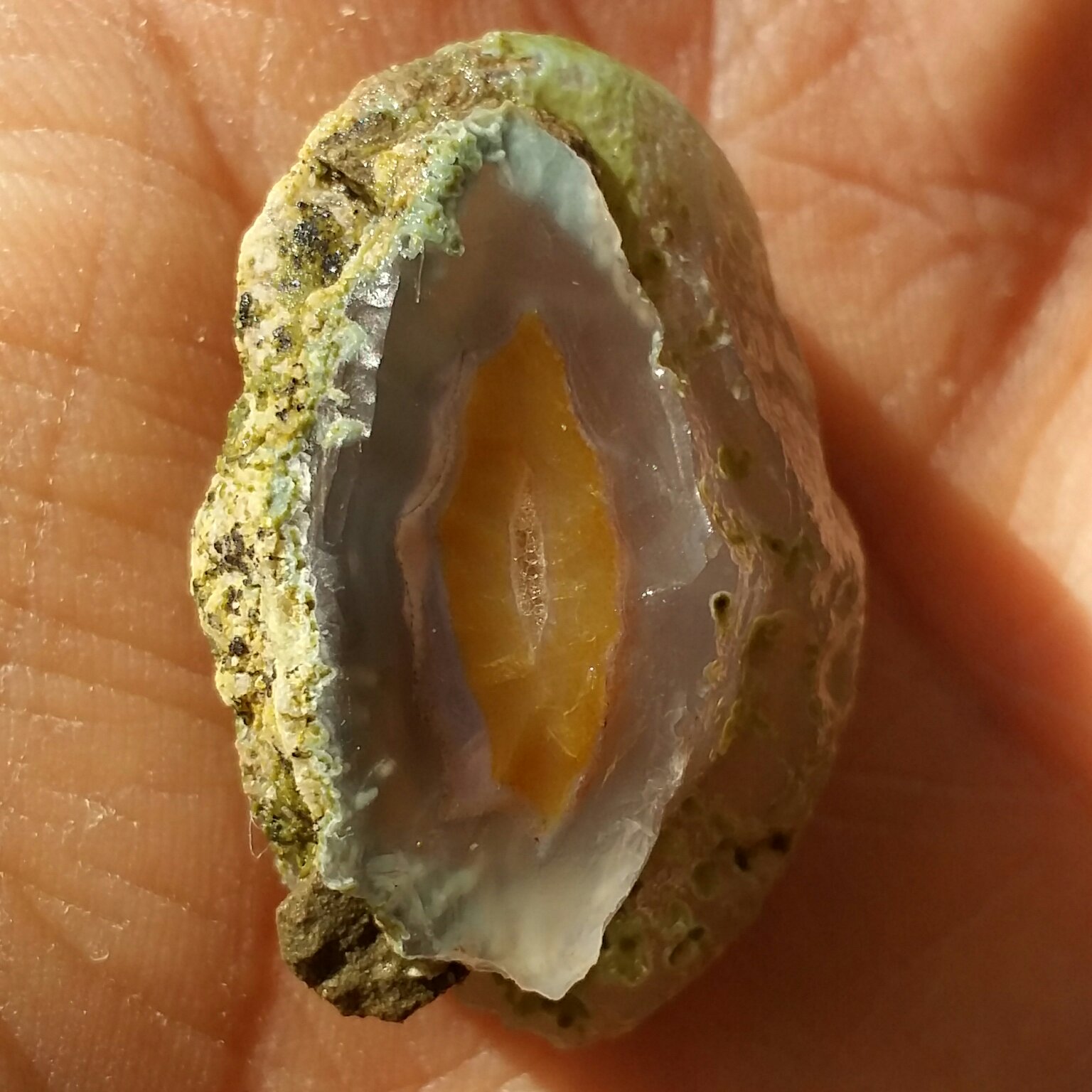 سنگ راف عقیق سلیمانی رنگی محشر 100 در 100 طبیعی بی نظیر شاهکار خلقت