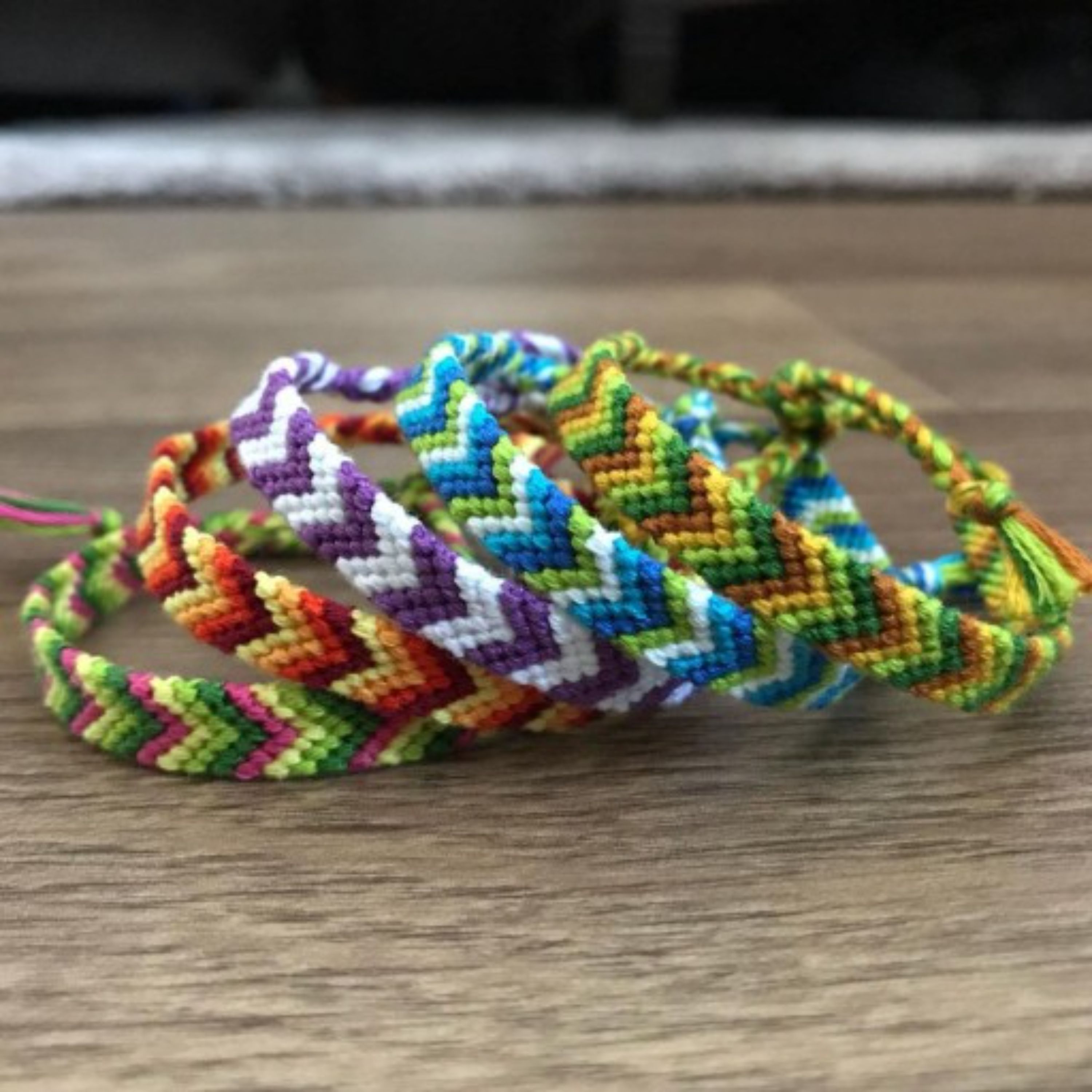 دستبند دوستی گلنار