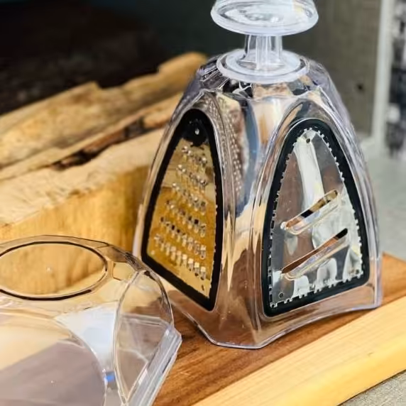 رنده 4 طرفه سایز 22 در 12 دارای رنگ بنفش از جنس پلاستیک شفاف و استیل