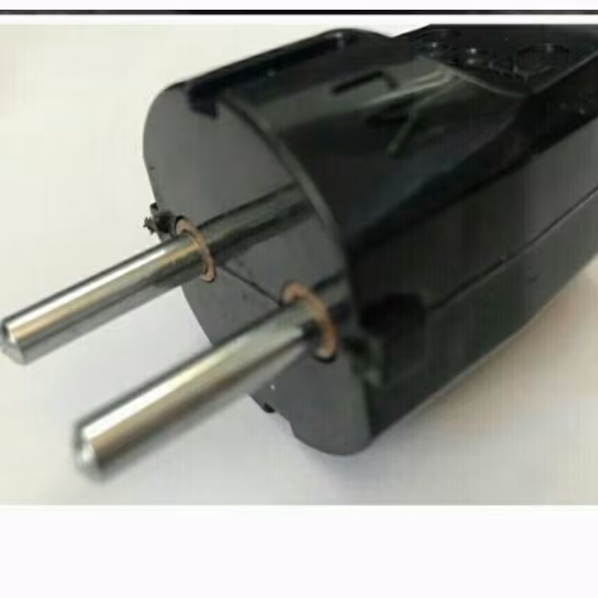 دوشاخه برق سایز بزرگ