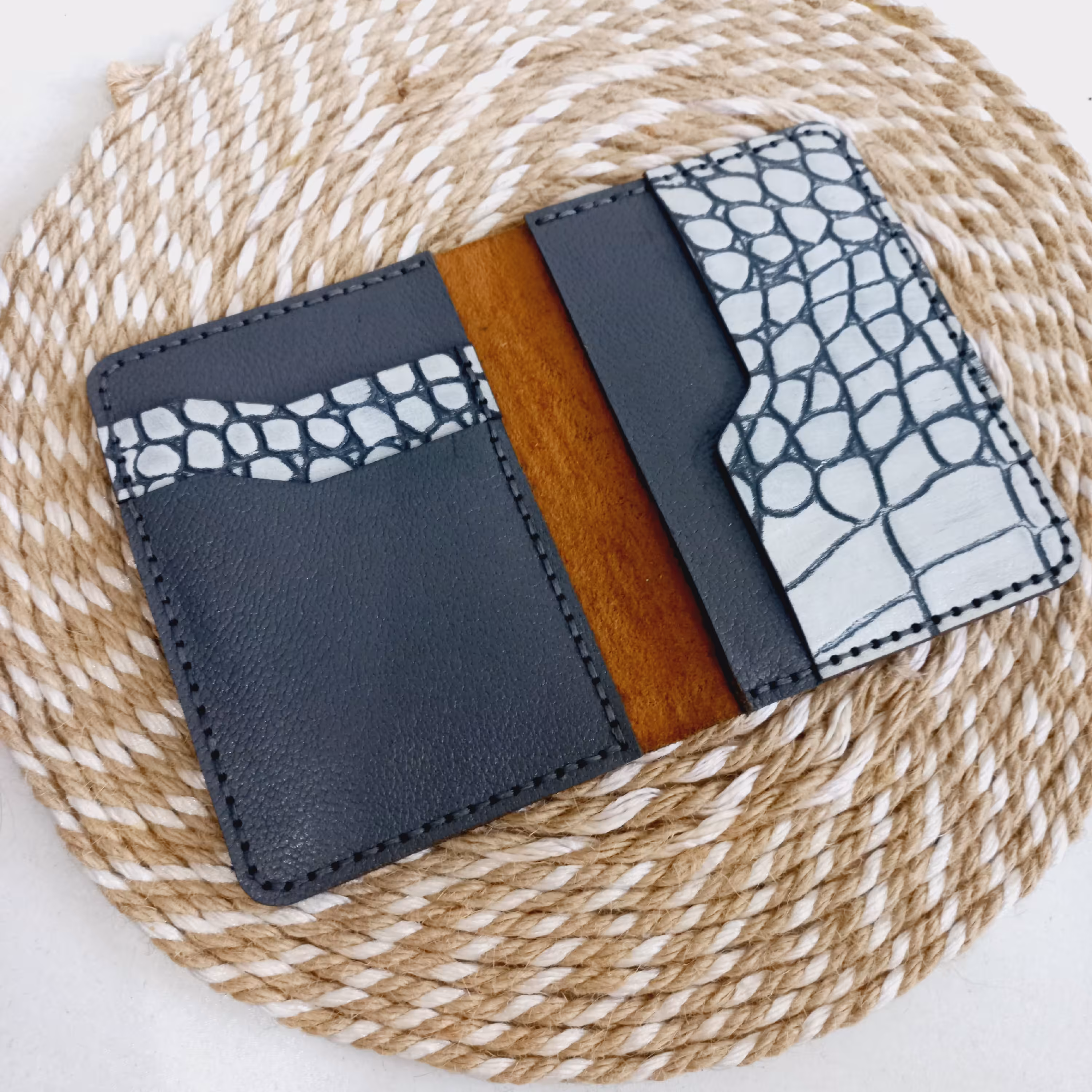 جاکارتی چرم طبیعی دست دوز جادار