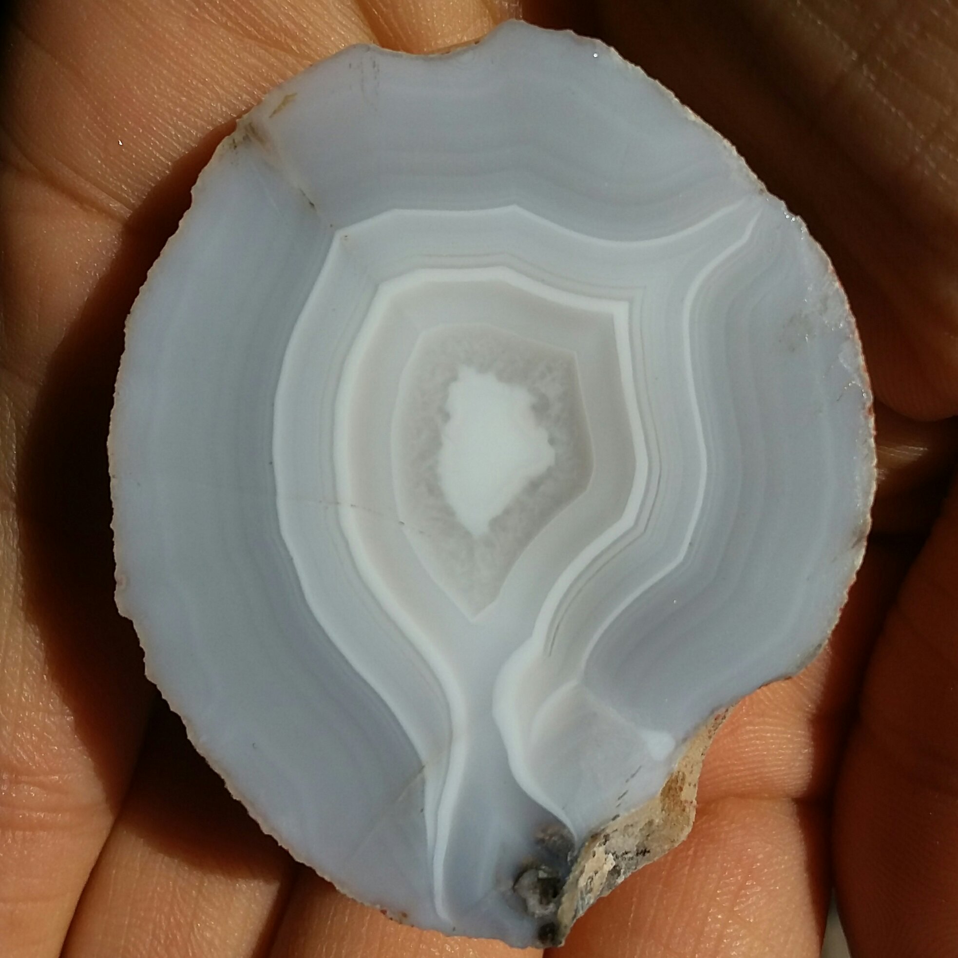 اسلایس سنگ راف عقیق سلیمانی 3بعدی بسیار دیدنی شاهکار خلقت کاملا طبیعی
با قابلیت ساخت چند نگین محشر
تابلو نقاشی طبیعی