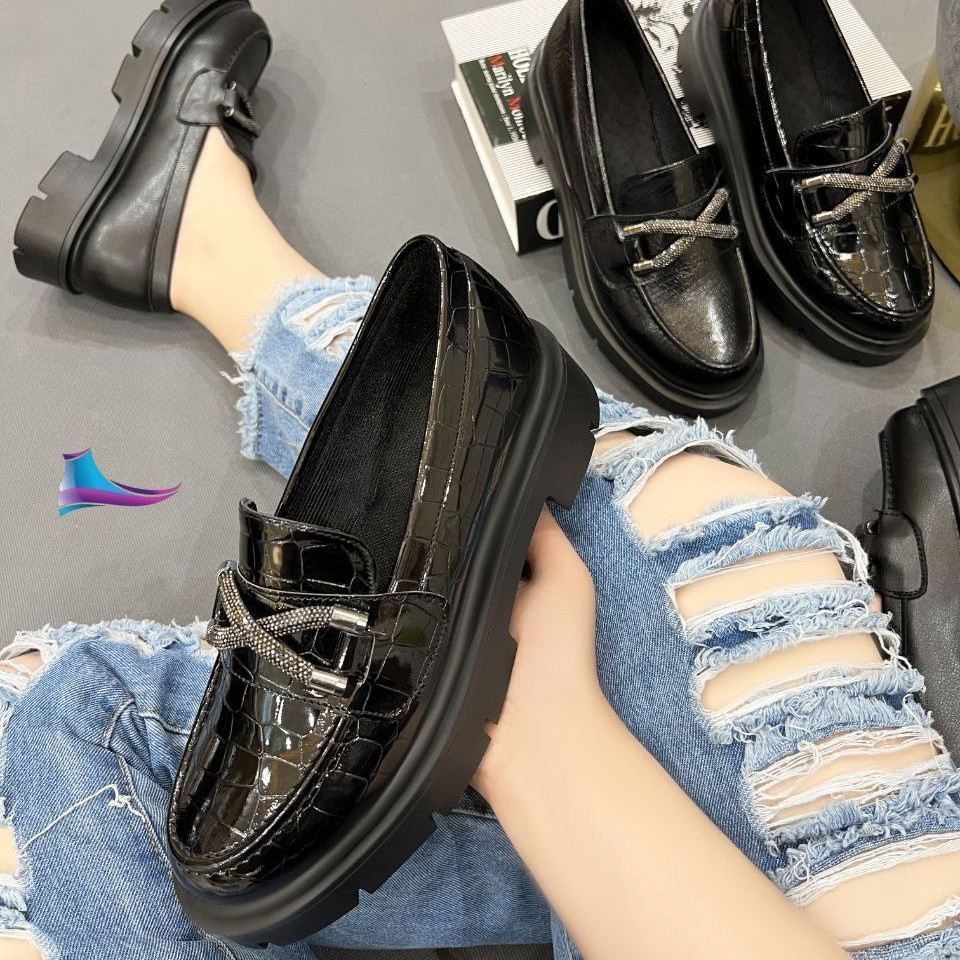 کفش کلاسیک
کد 166
قالب استاندارد
کیفیت عالی
مدل جدید عید
زیره پیو 3 سانتی
Size37ta40