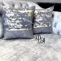 کوسن پتینه مخمل طوسی کرم