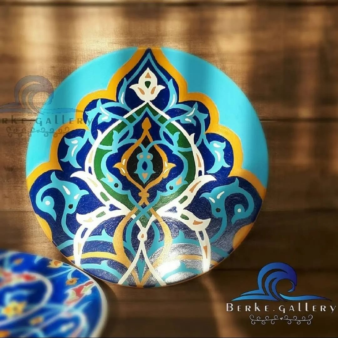بشقاب دیوارکوب سفالی طرح نفیس ابعاد 20سانتی متر