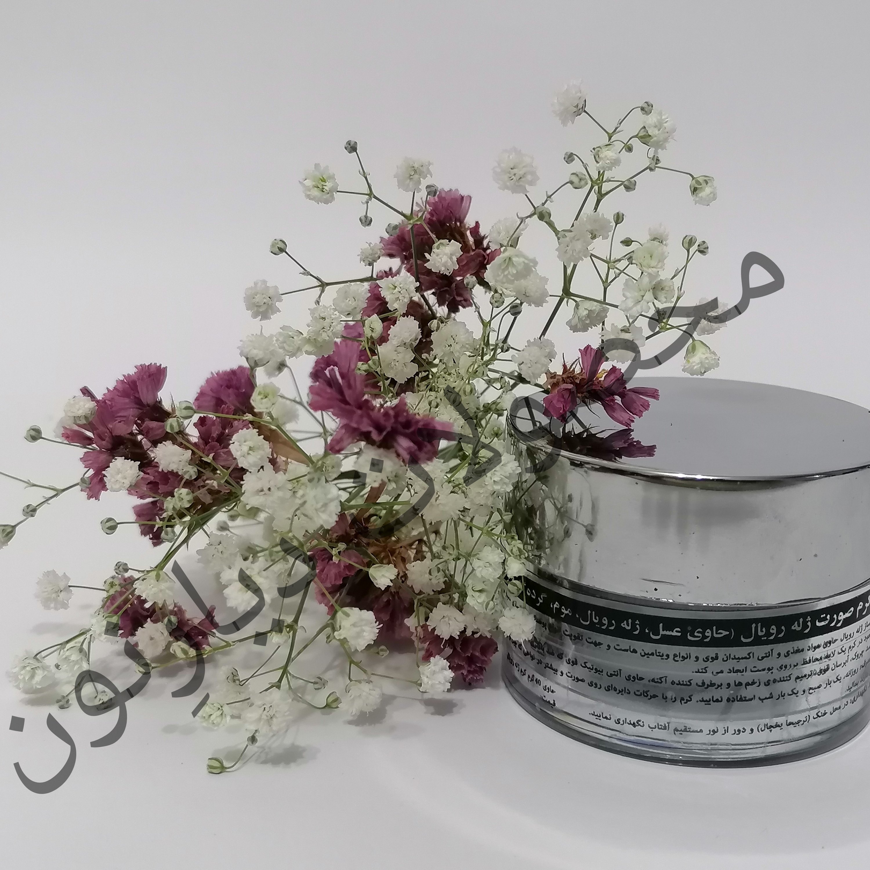 کرم صورت ژله رویال حاوی  عسل ، ژله رویال ، موم ، گرده گل