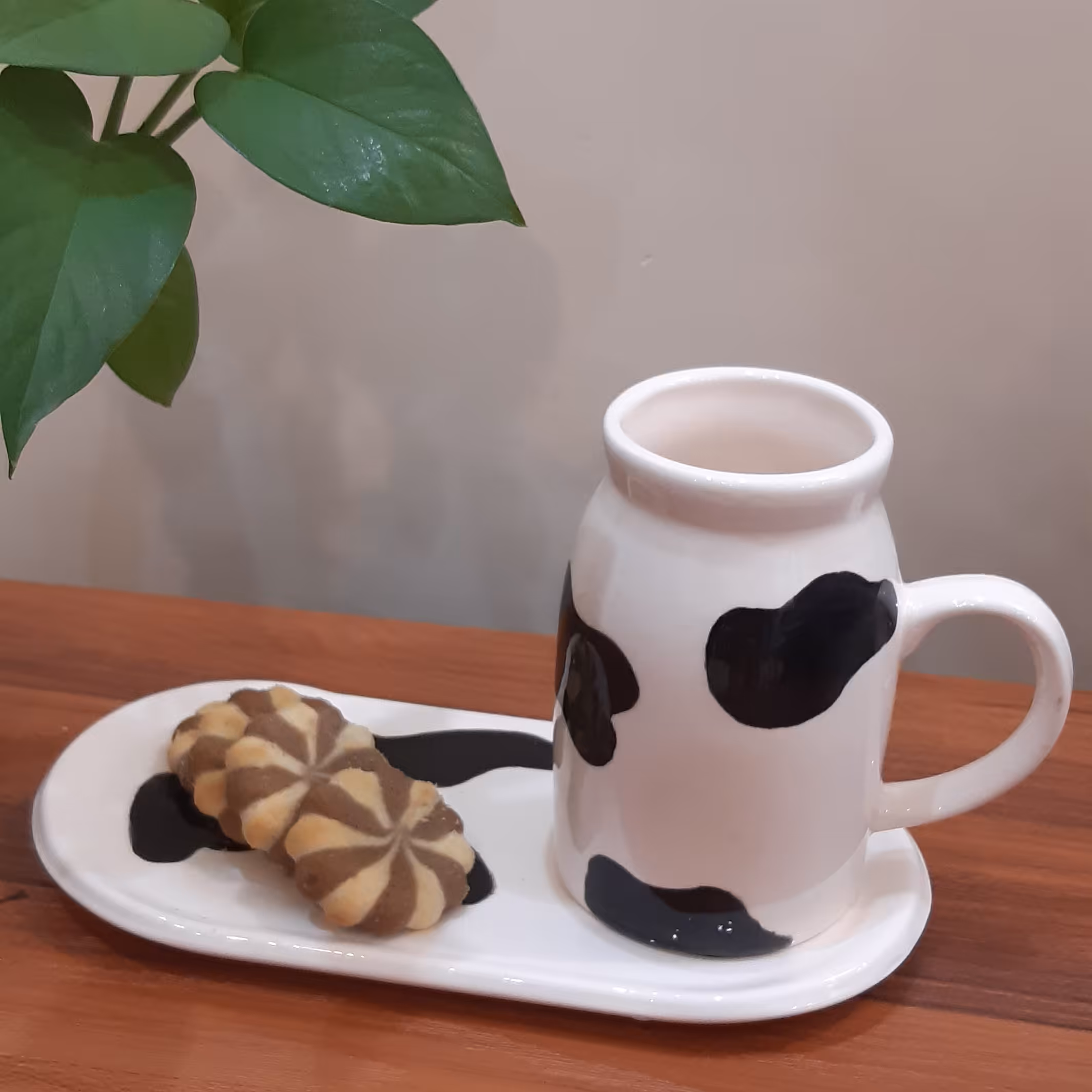 ست ماگ شیر  و پیش دستی سرامیکی طرح گاو(ارسال رایگان) دستساز