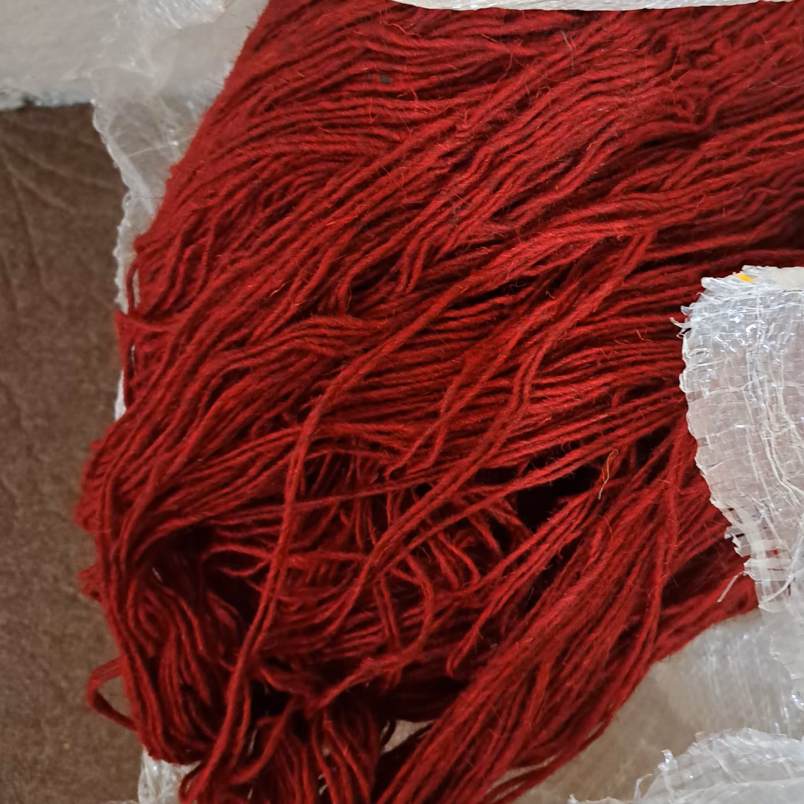 نخ پشمی دررنگ مختلف