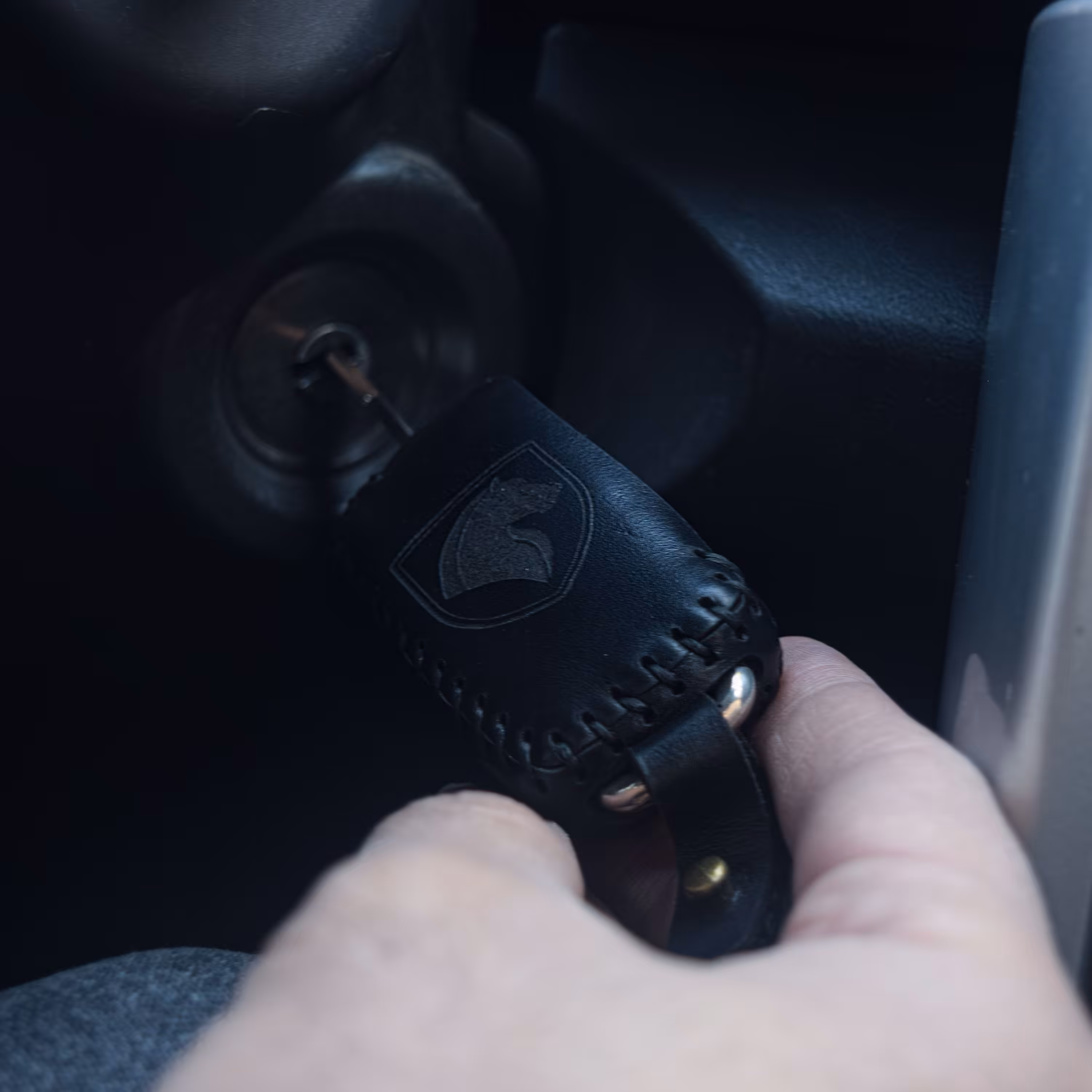 جاسوییچی چرم طبیعی گاوی مشکی مناسب سمند تاشو