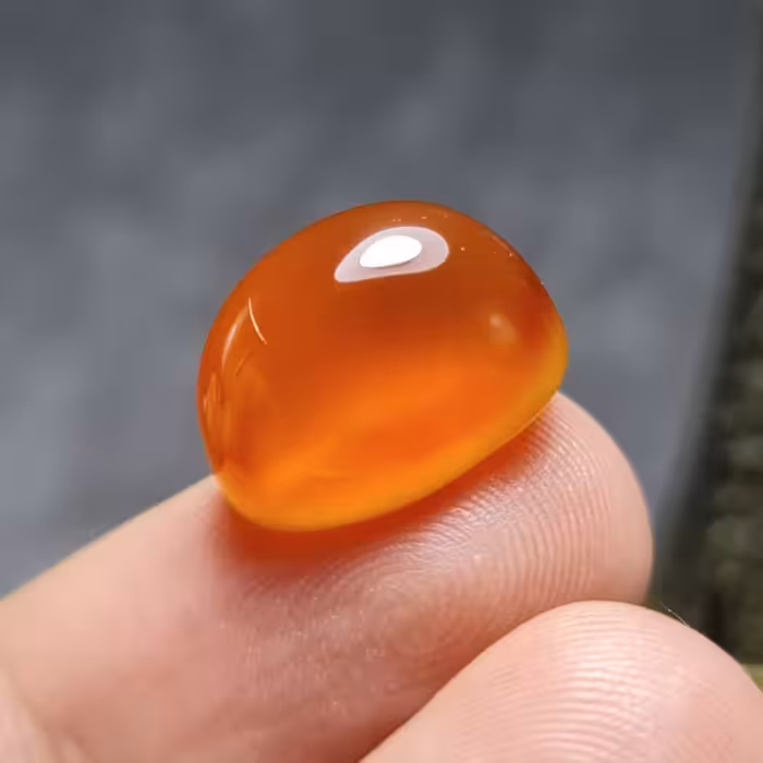  نگین فوق العاده زیبای سنگ عقیق  خوش رنگ آبدار اصل خراسانی 
کد 27553