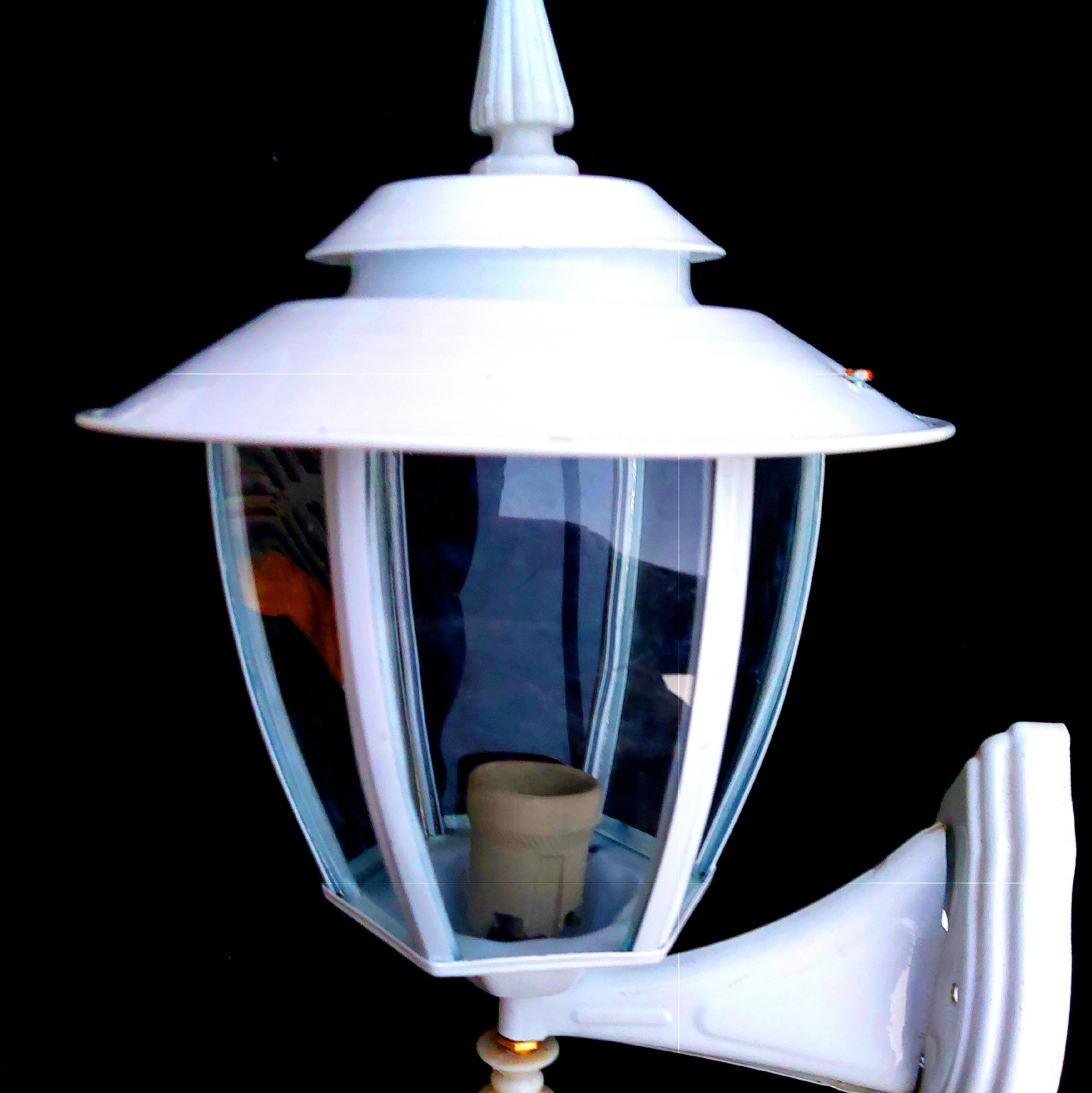 چراغ حیاطی الین سفید
