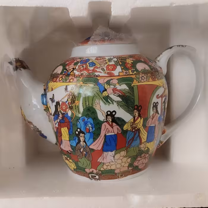 قوری چینی  با طرح  چینی مرغی با سایز خیلی  بزرگ و استحکام بالا در برابر حرارت  