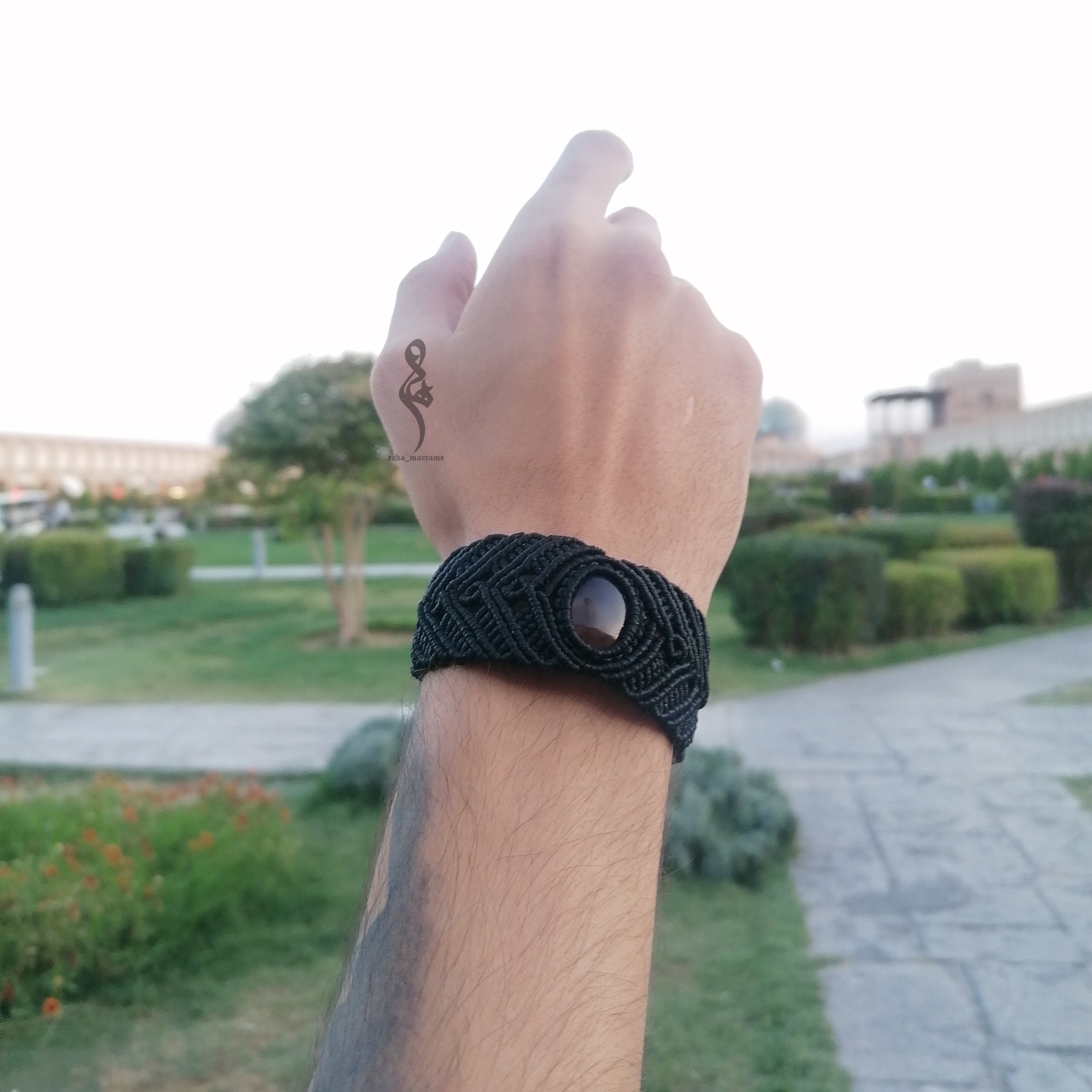 تک دست بافته شده با  نگین شجر و نخ موم زده 