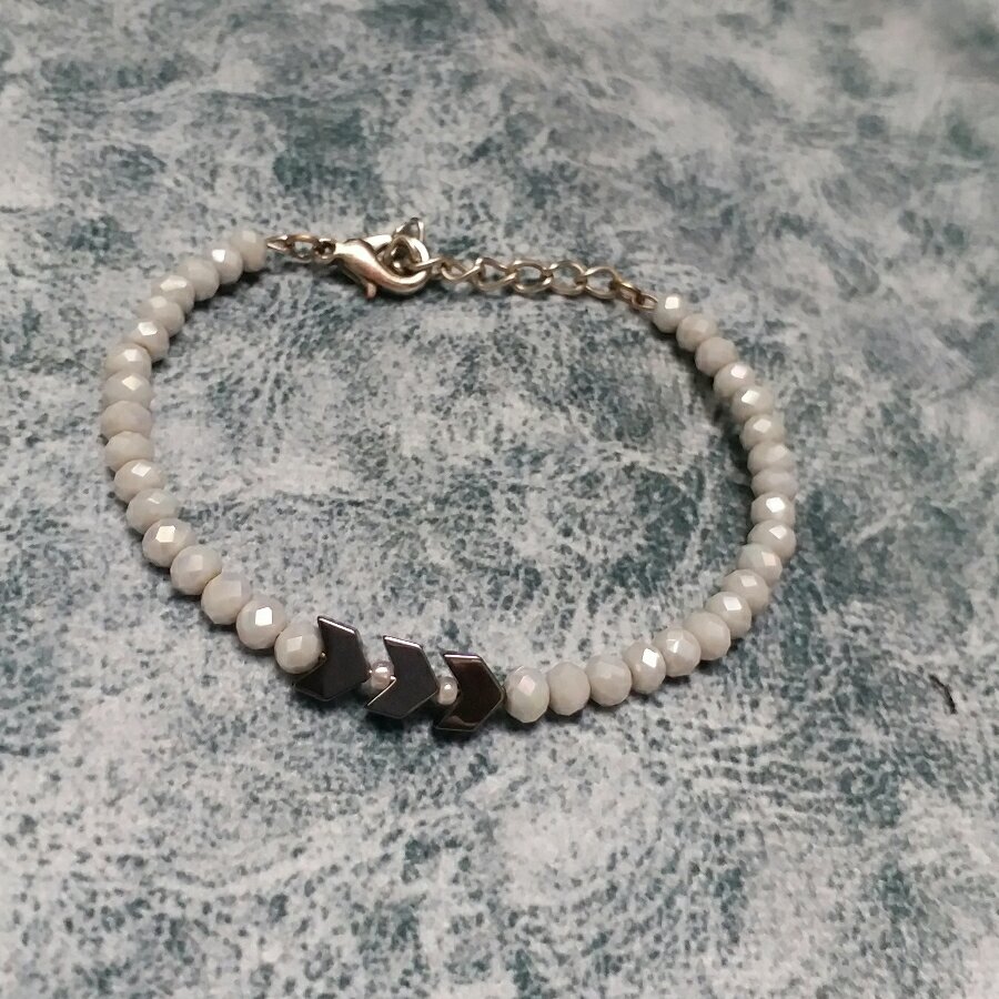 دستبند کریستالی در مدل ها و رنگ های متنوع و دلخواه شما