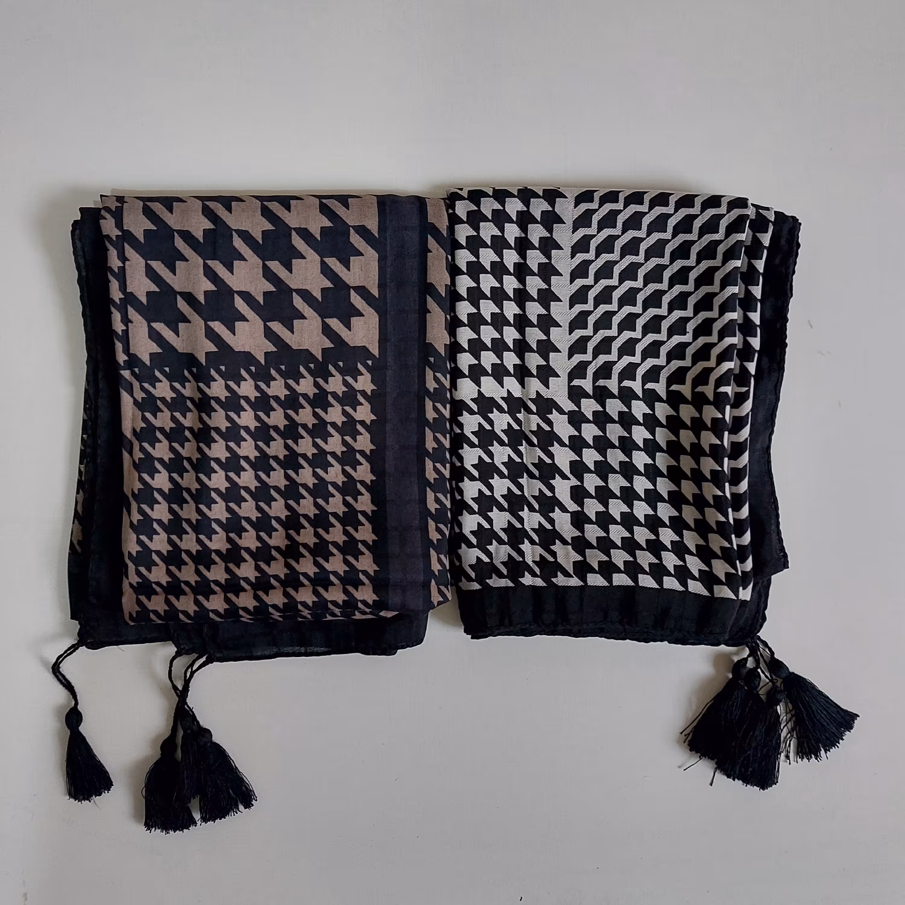 شال نخی مشکی طرح دار طرحدار  طرح پیچازی