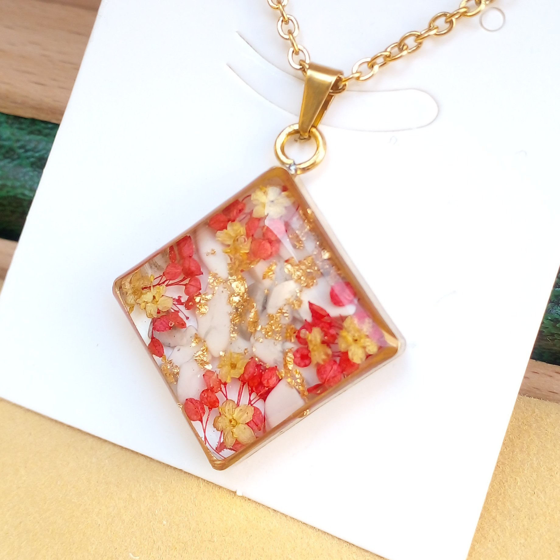 آویز  گل سنگی