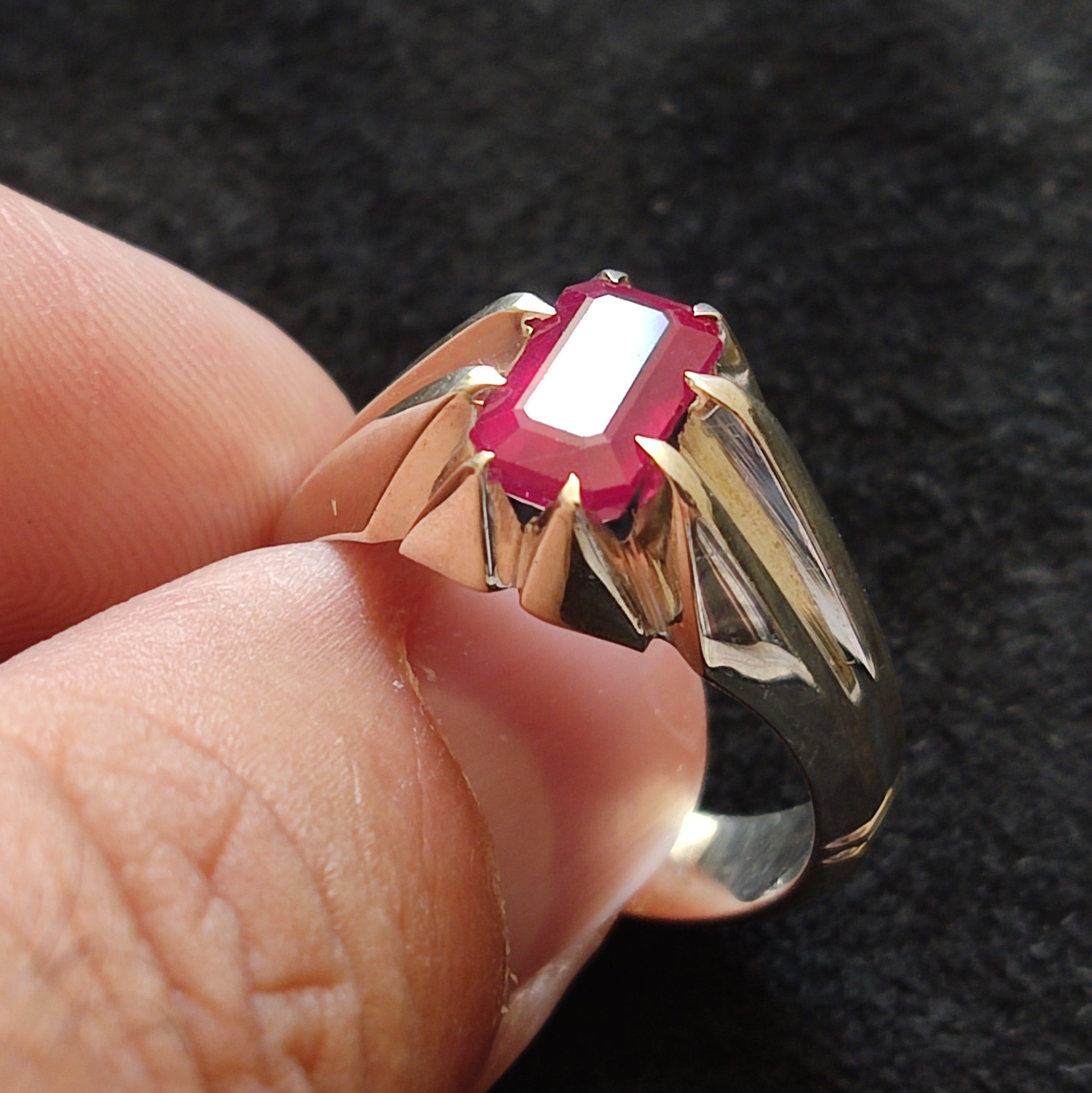 یاقوت سرخ چهارگوش طبیعی اصلی شناسنامه دار