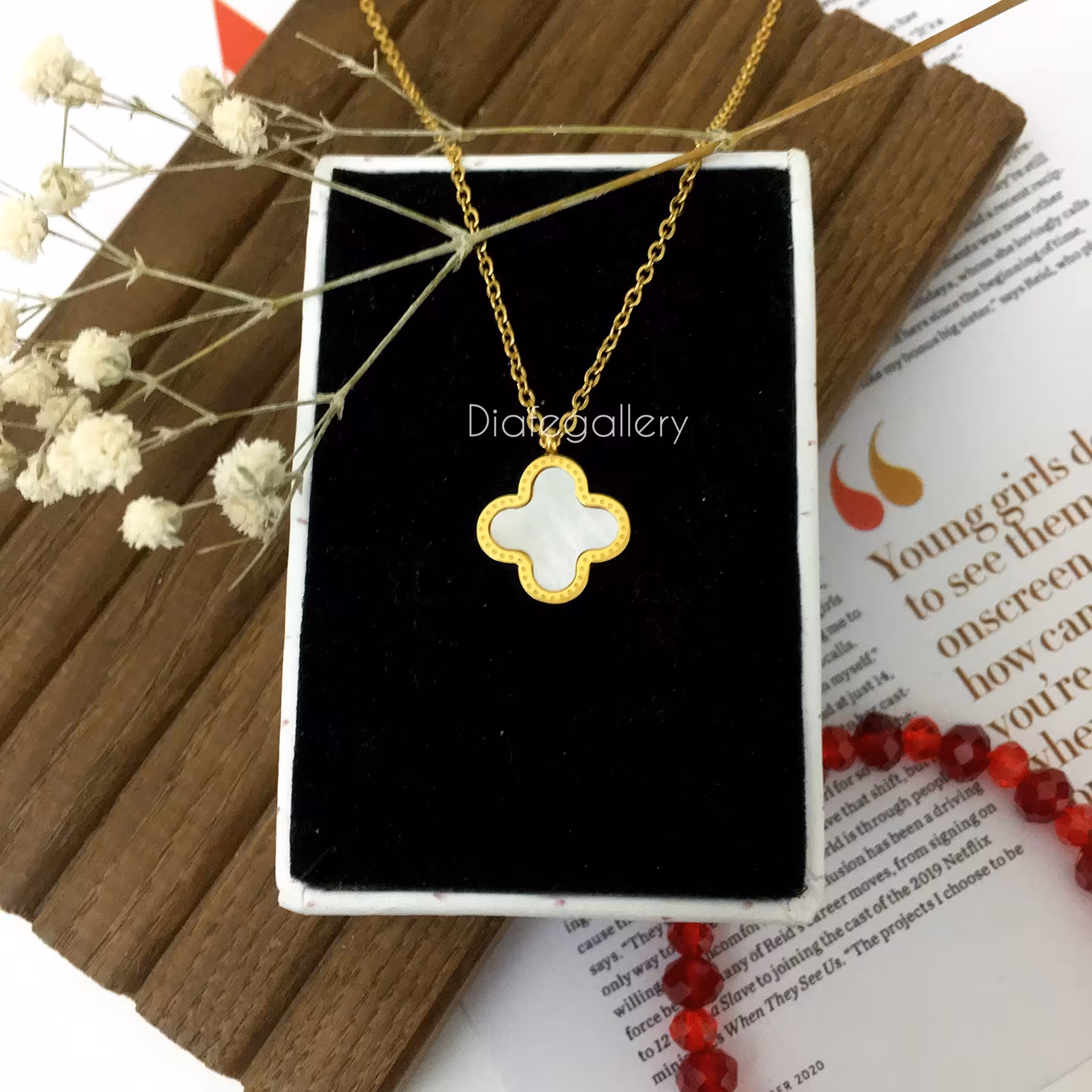 گردنبند ونکلیف طرح طلا  با زنجیر و پلاک جنس استیل رنگ ثابت 