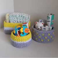 سبد سیسمونی و نظم دهنده اتاق کودک پسرانه تریکو سه تیکه زرد مدل گندمی