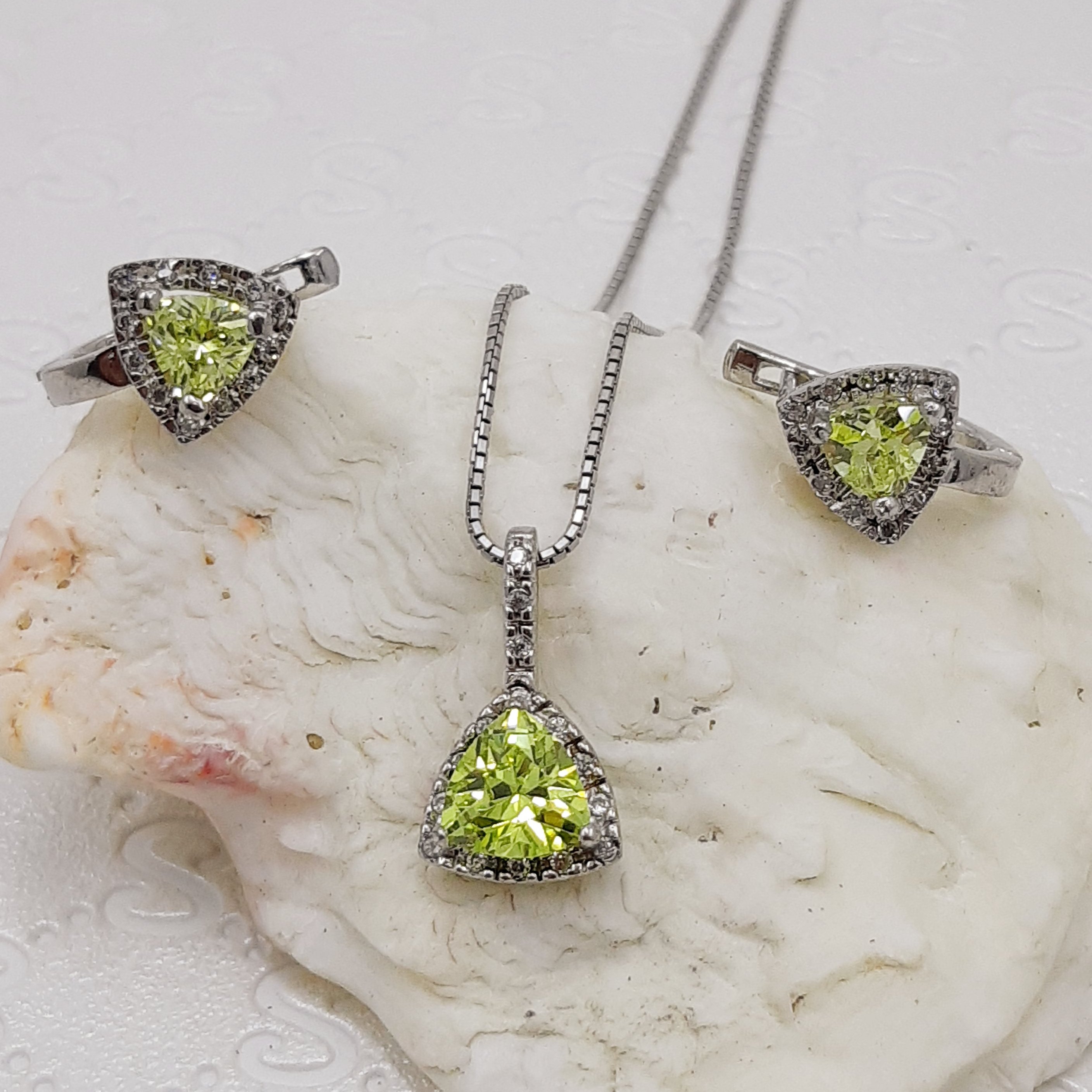 نیم ست نقره سنگ زبرجد با آبکاری طلا سفید