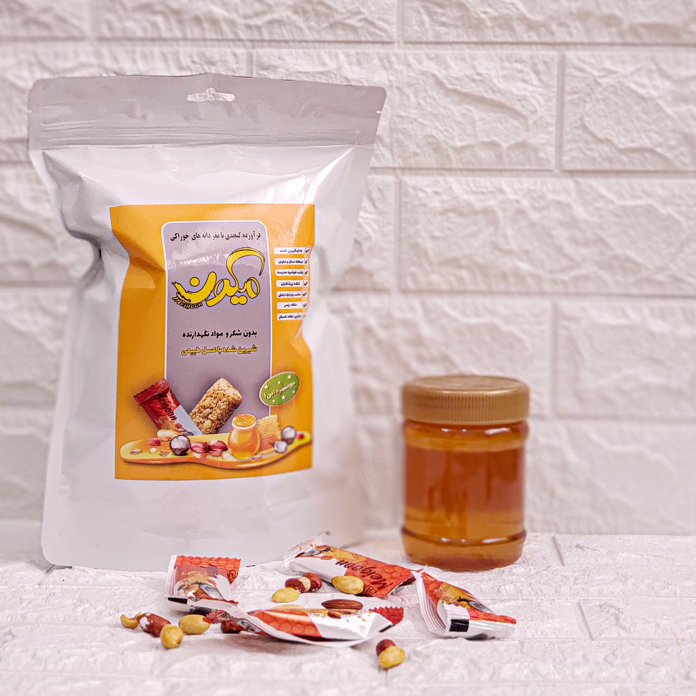 شکلات کنجدی عسلی میگون شیرین شده با عسل طبیعی