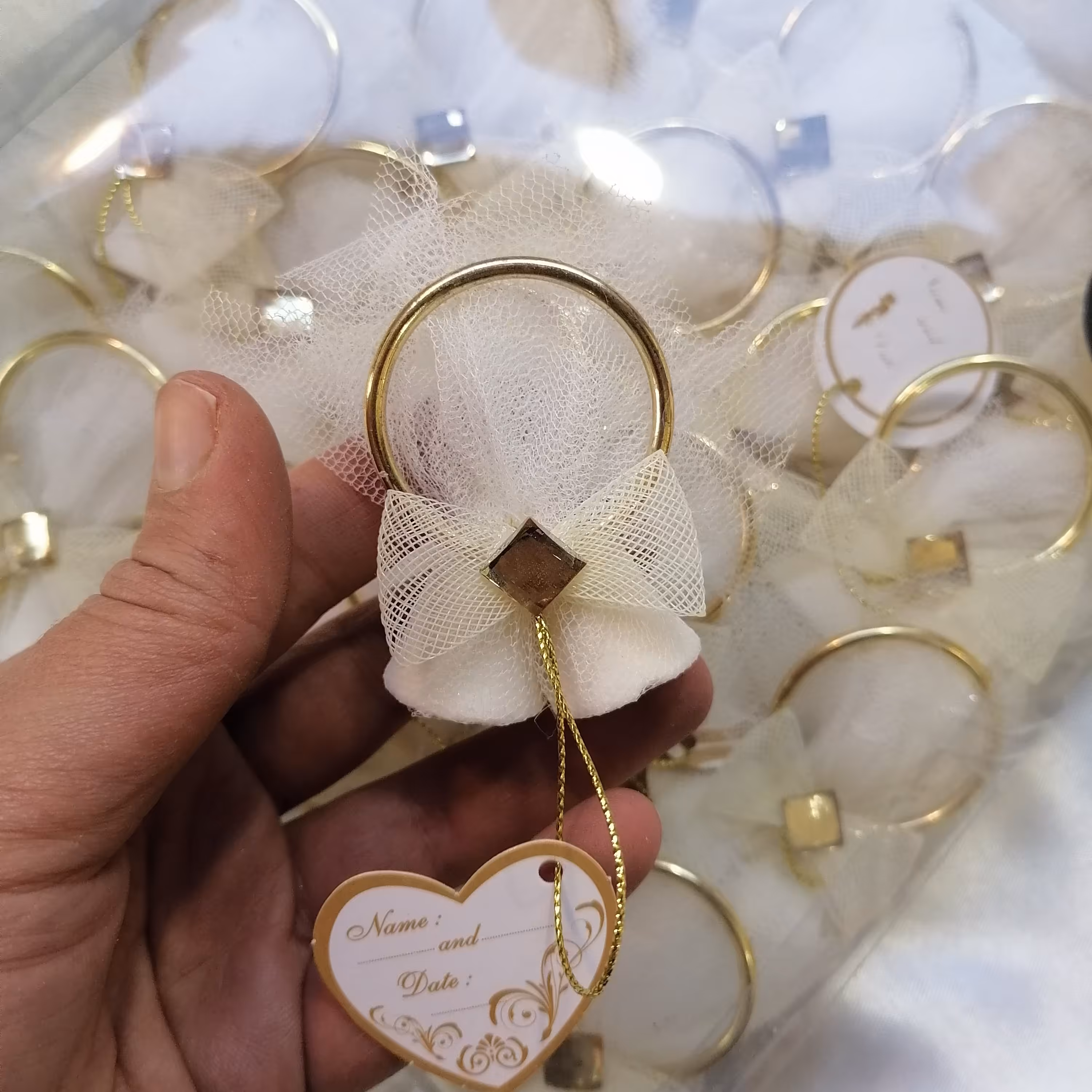 گیفت قند( دو زنگوله رینگ دار همراه کاغذ اسم نویس شیری رنگ ) 