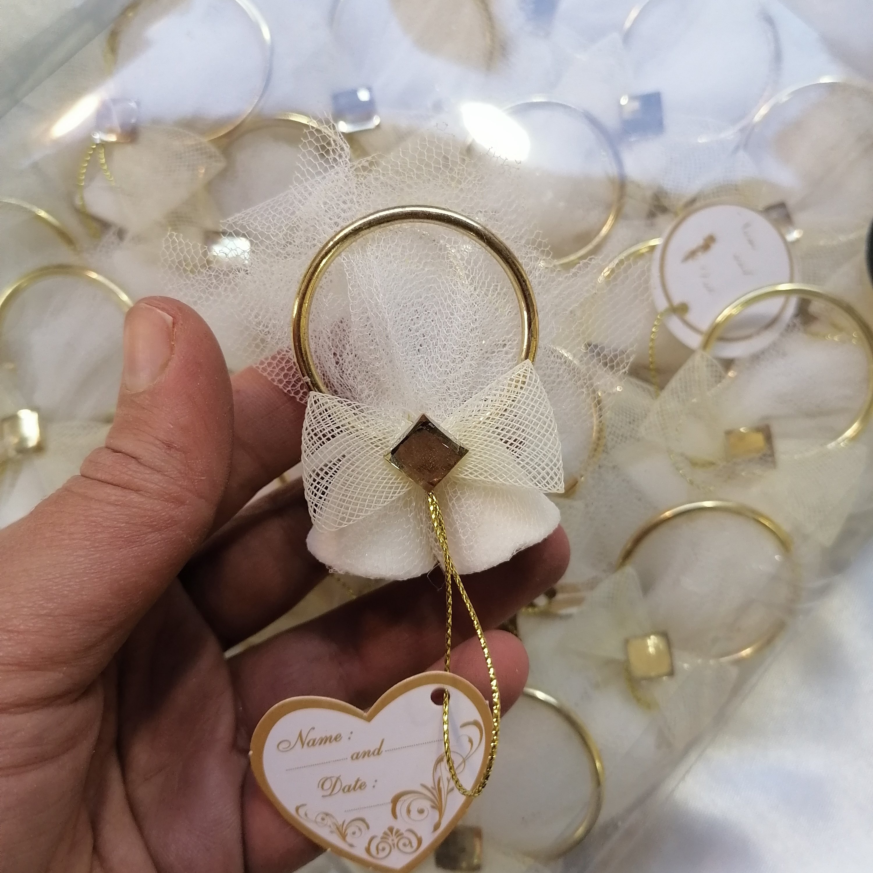 گیفت قند( دو زنگوله رینگ دار همراه کاغذ اسم نویس شیری رنگ ) 