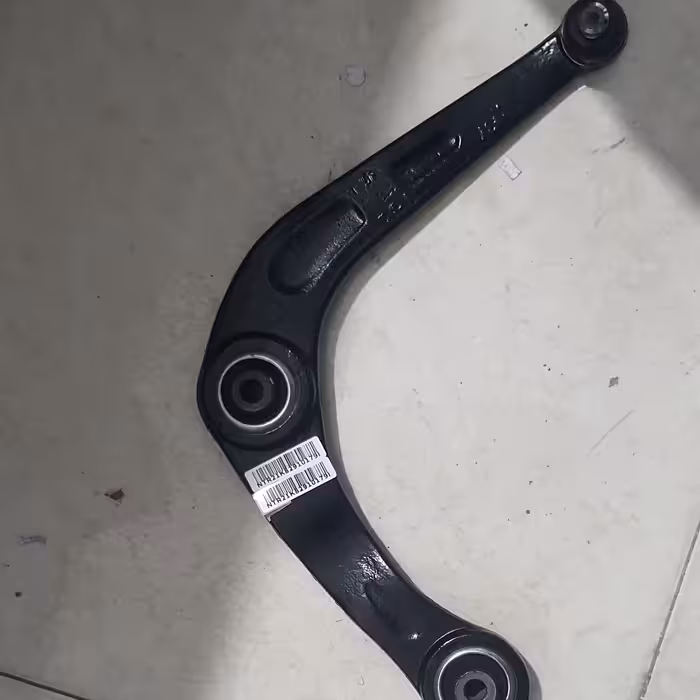 بازویی مثلثی طبق پژو 206 و رانا