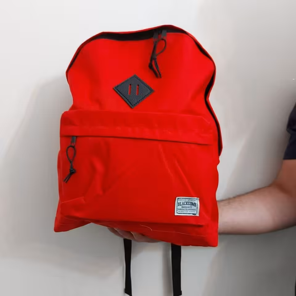کوله پشتی قرمز خوش رنگ  سبک جادار با  دوام  بند دوشی کیفیت اروپا مخصوص پیک نیک و پیاده روی 