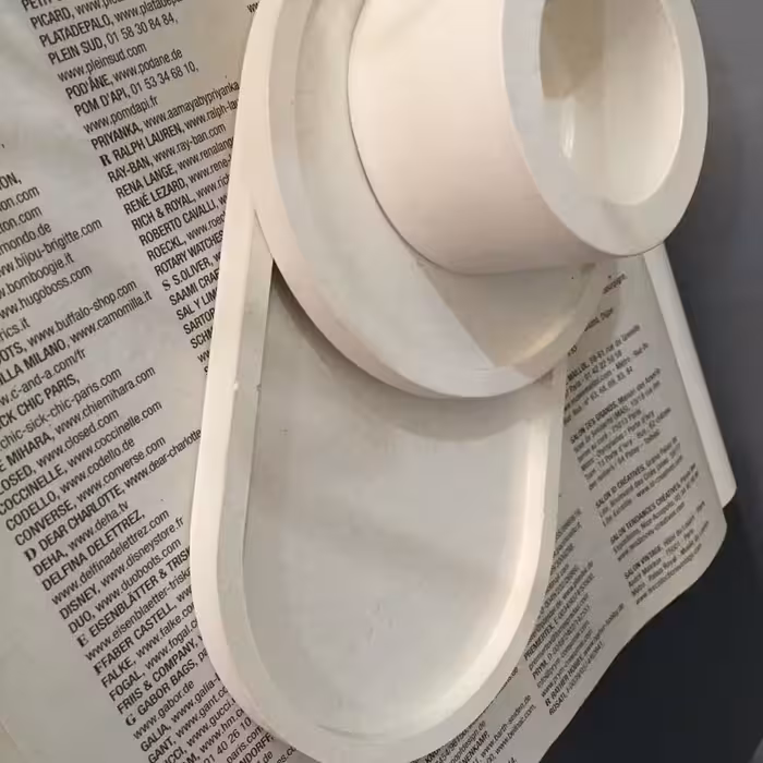 جا وارمری و زیر لیوانی و زیر گلدانی و استند زیرش از جنس بتن 