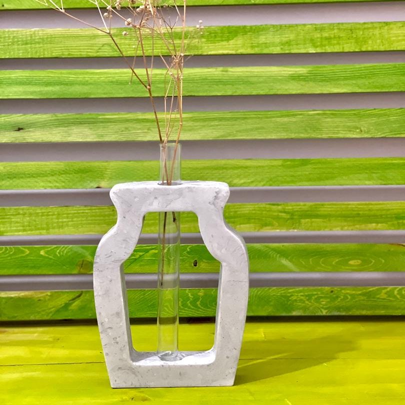 استند گل بتنی رومیزی با گلدان شیشه ای در رنگ های مختلف به دلخواه شما عزیزان