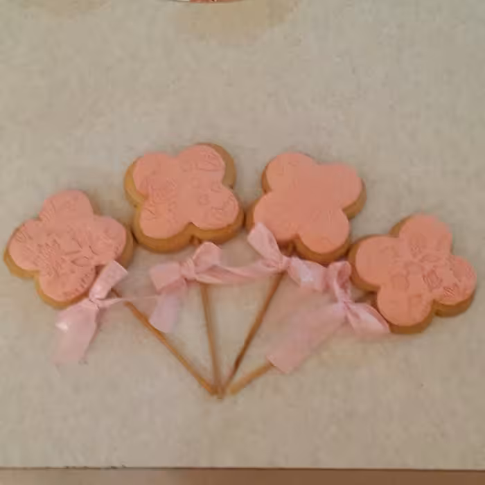 کوکی فوندانتی طرح گل پک 8 تایی(ارسال پسکرایه)