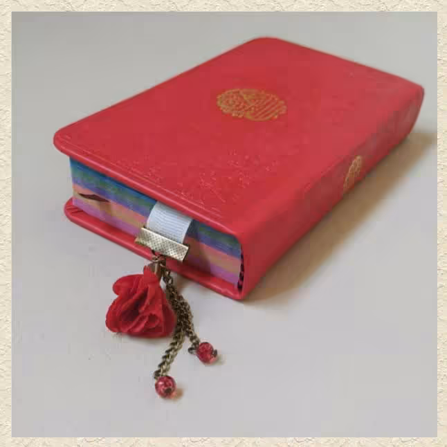 ست عبادت قرآن نشانگر تسبیح گیره روسری قرمز طرح گل هدیه جشن تکلیف