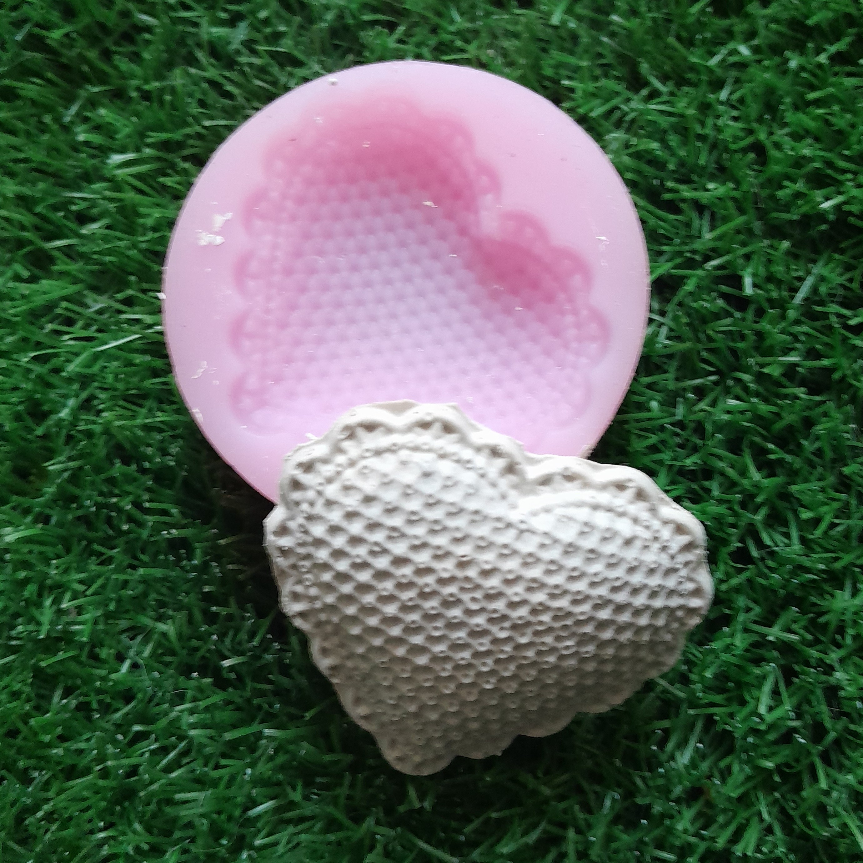 بیس خام و قالب قلب مشبک