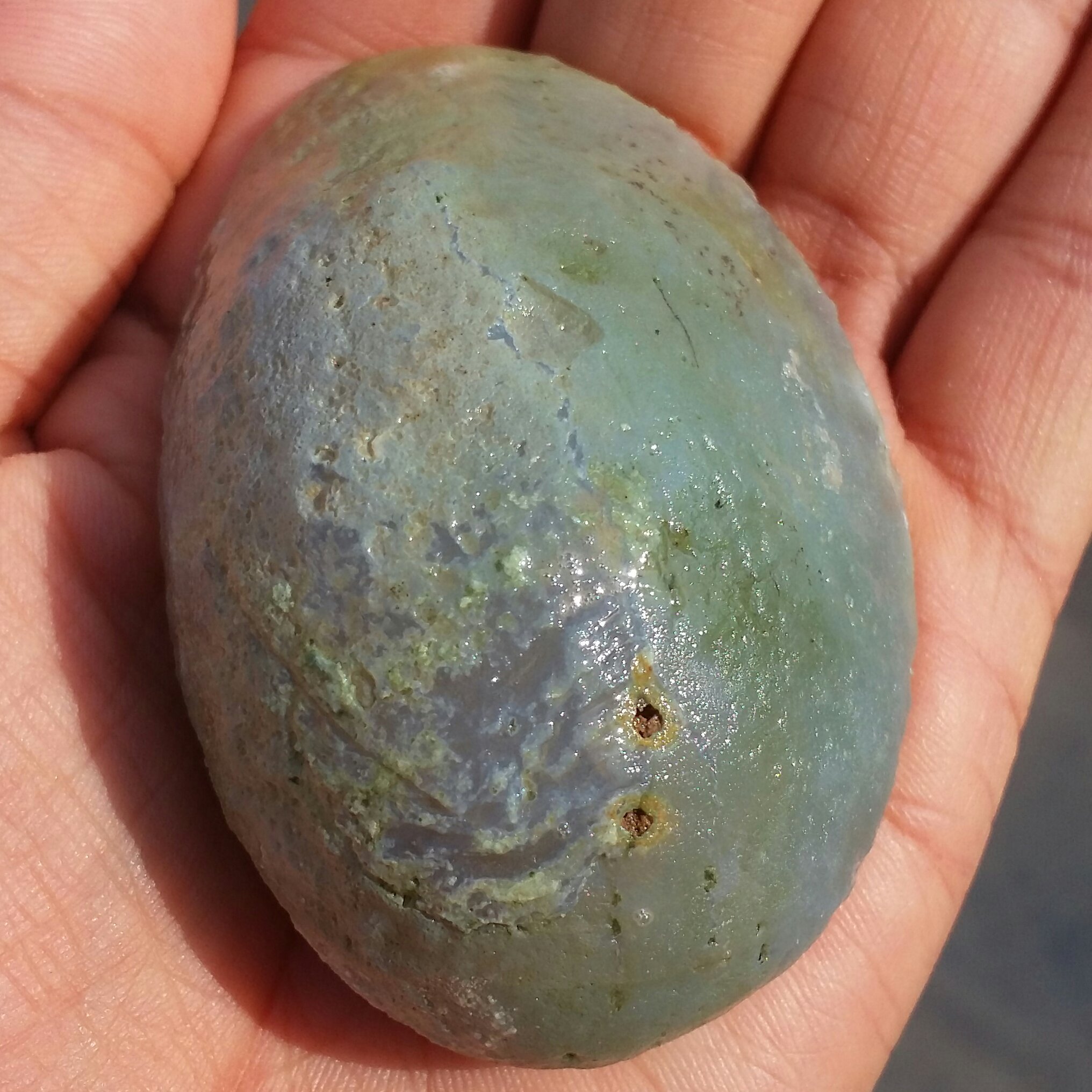 سنگ راف خام عقیق برش نخورده زیبا 100 در 100 طبیعی خارق العاده سرشار از خوااص شاهکار خلقت
با قابلیت ساخت چند نگین ممحشر
