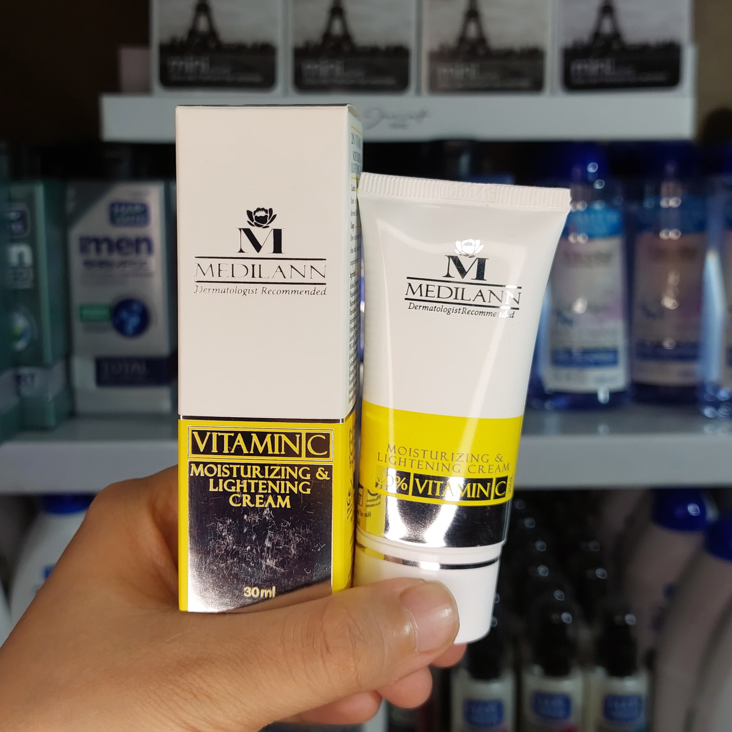 کرم روشن کننده و مرطوب کننده مدیلن مدل ویتامین سی حجم 30 میلی لیتر