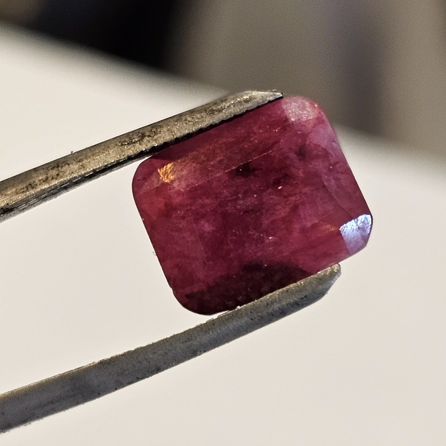 نگین یاقوت قرمز هندی مناسب مدال و انگشتر حدود 5قیراط