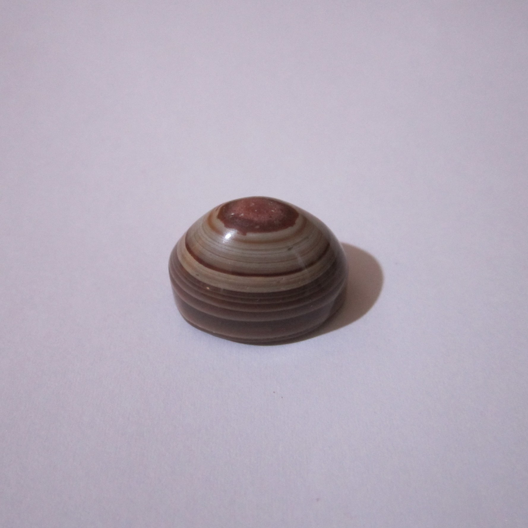 نگین عقیق باباقوری اصل و معدنی یمنی ممتاز با چشم واضح و رگه های منظم طبیعی