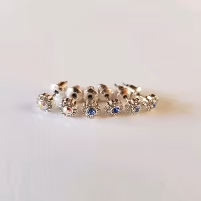 پک سه جفتی گوشواره گلگوش سواروسکی آبی تیره ، آبی روشن و هفت رنگ