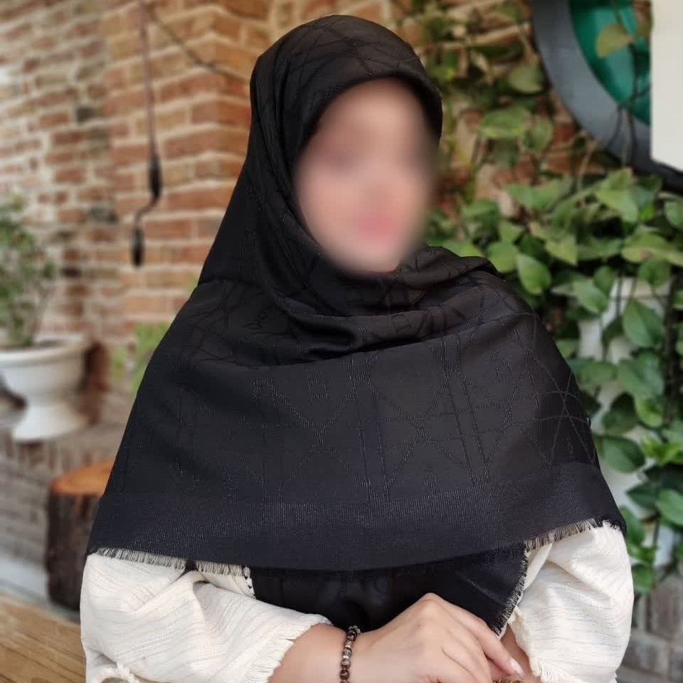 روسری نخ ابریشم ژاکارد دو رو لمه دار
ریشه پرزی
کیفیت بی نظیر و متفاوت
سُر نمیباشد
قواره140وارداتی درجه 1